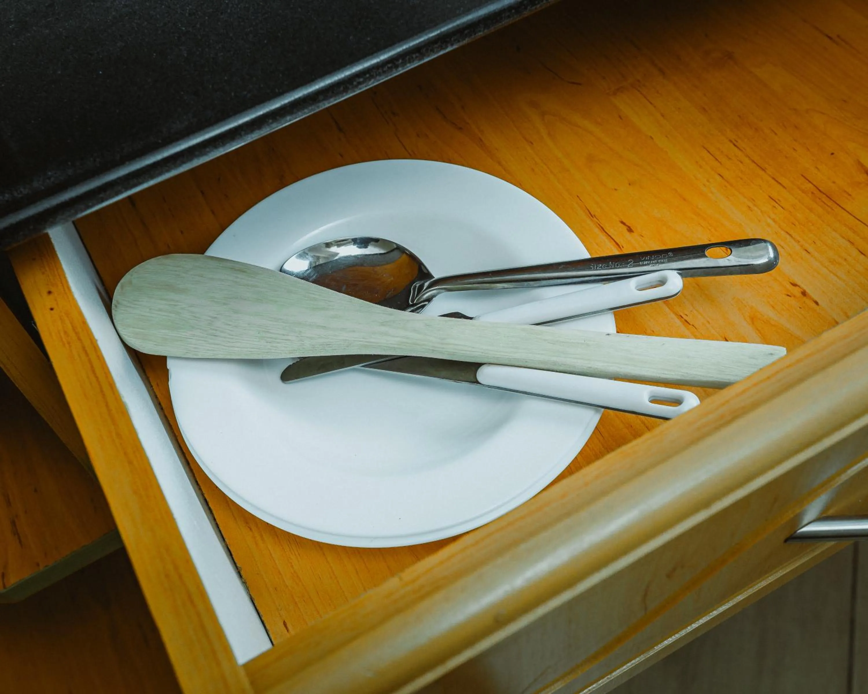 Kitchen or kitchenette in Longview Suites Hotel