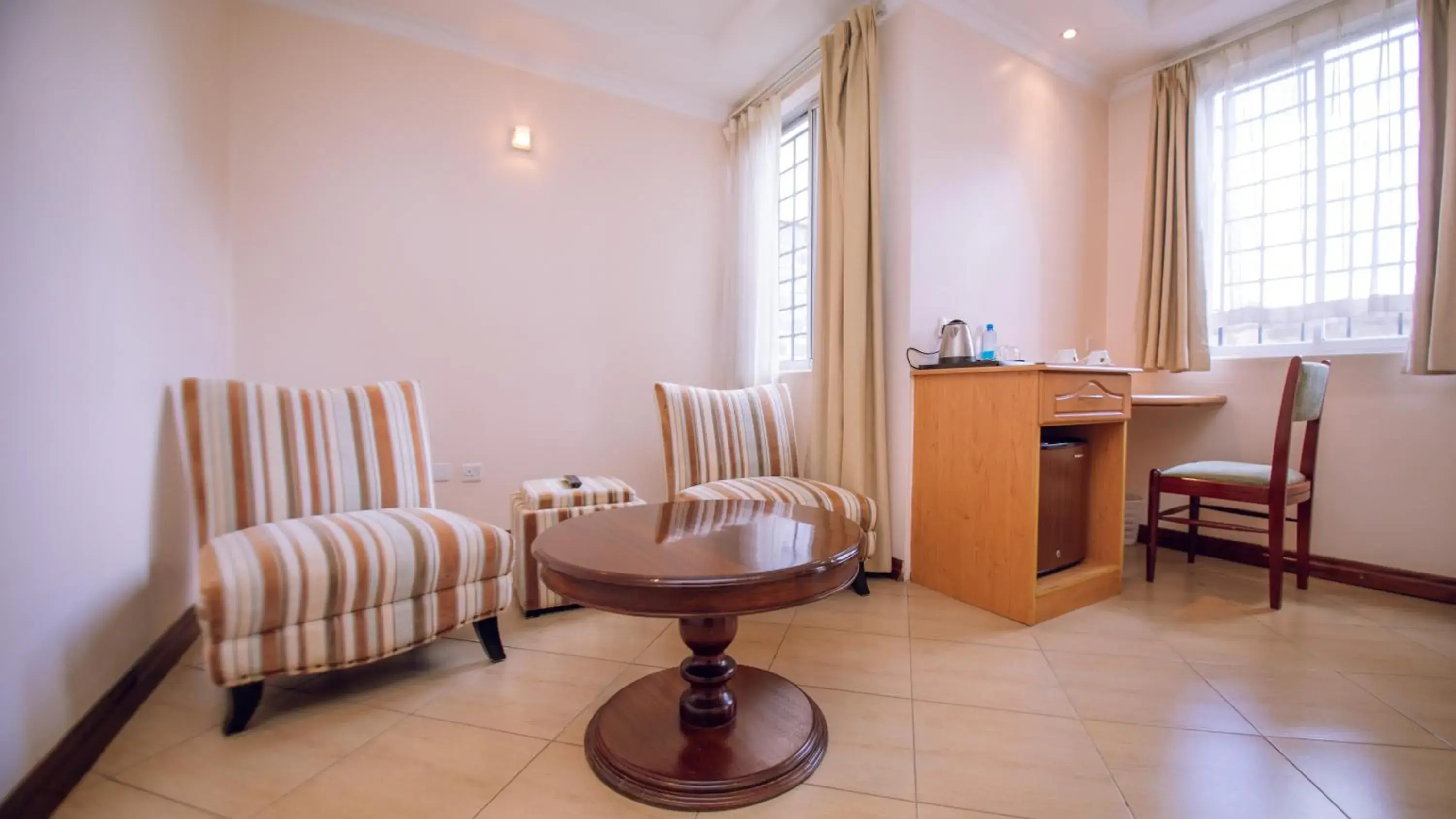 Standard Twin Room in Longview Suites Hotel Standard Twin Room in Longview Suites Hotel