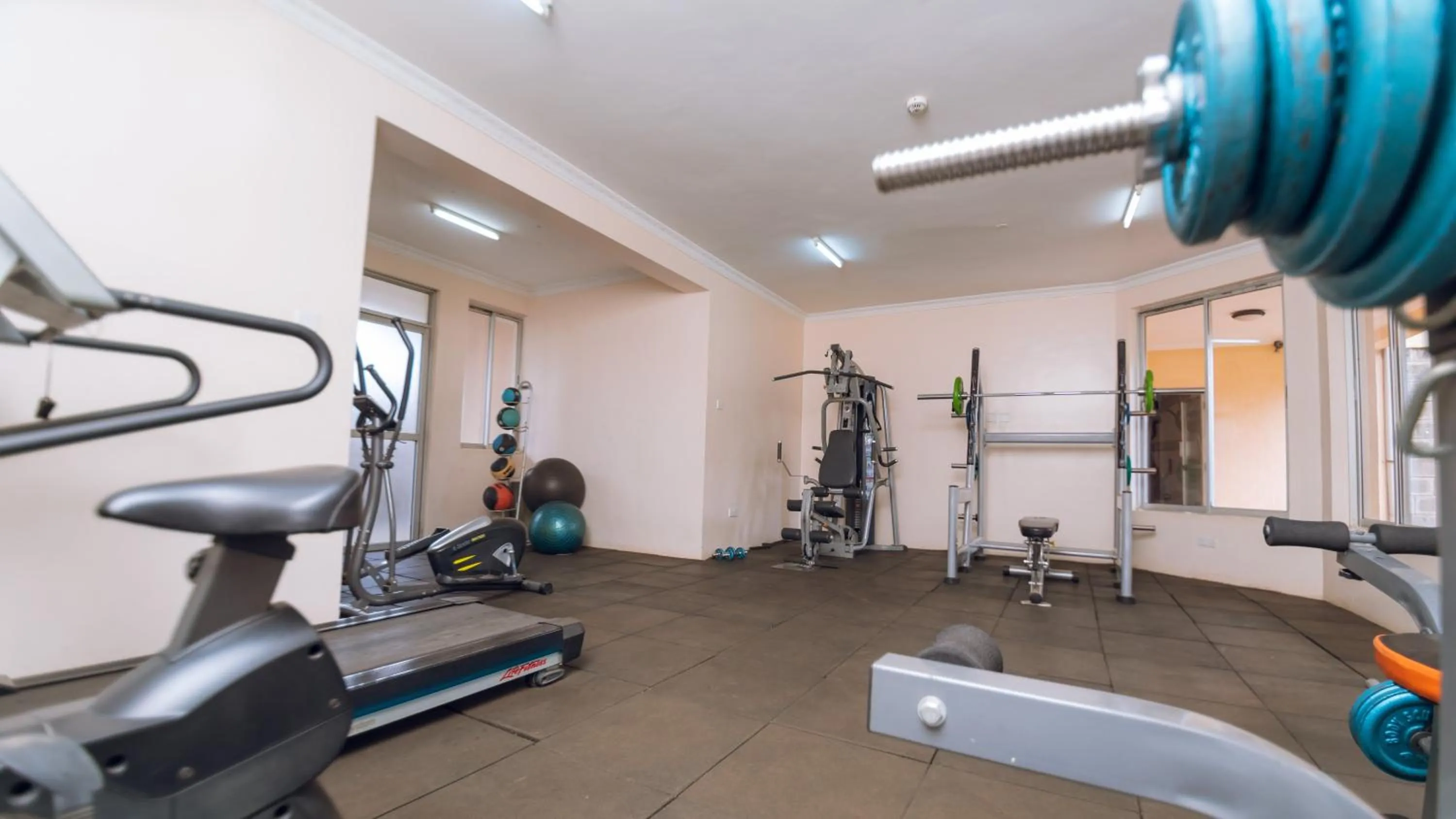 Fitness centre/facilities in Longview Suites Hotel