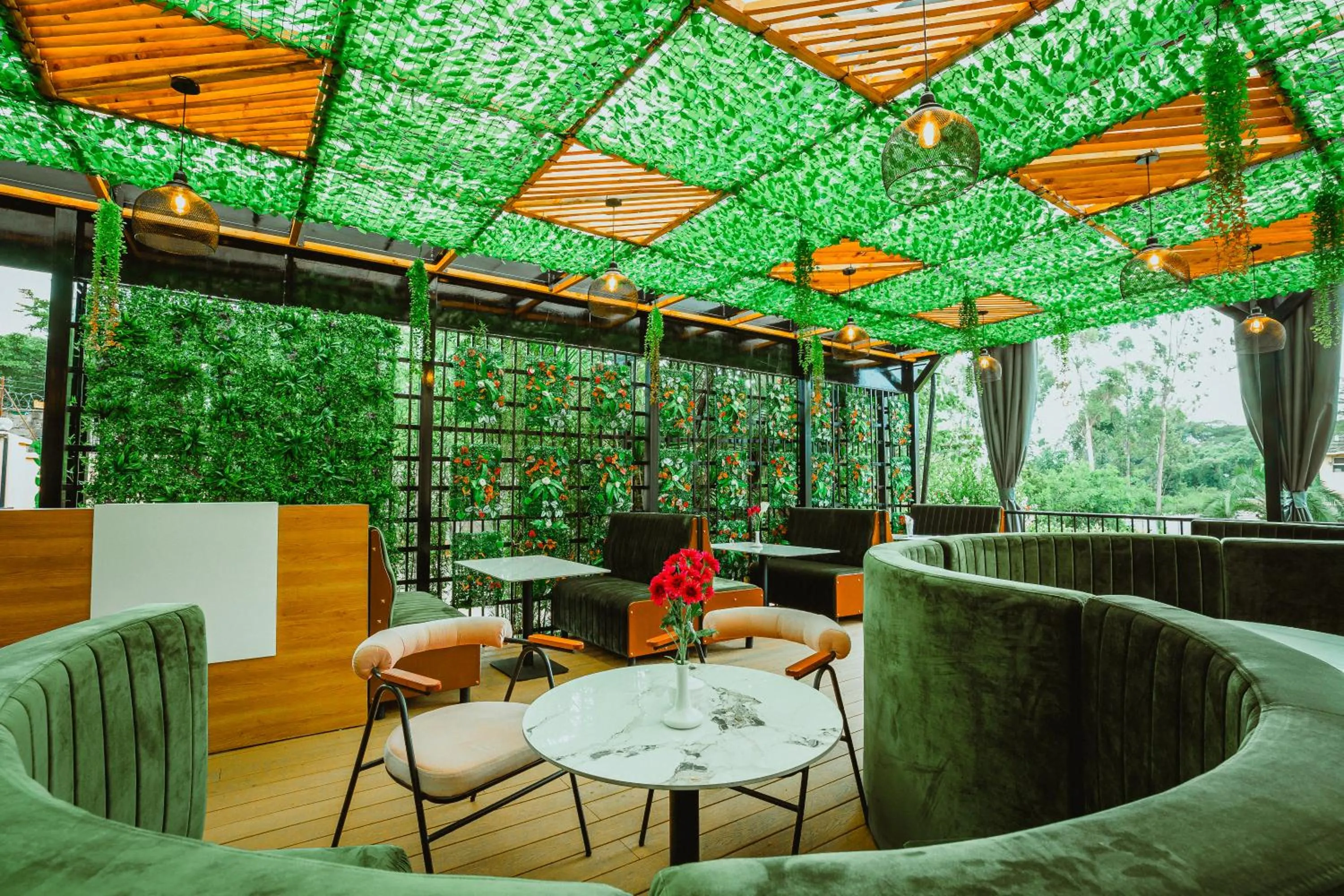 Balcony/Terrace in Longview Suites Hotel