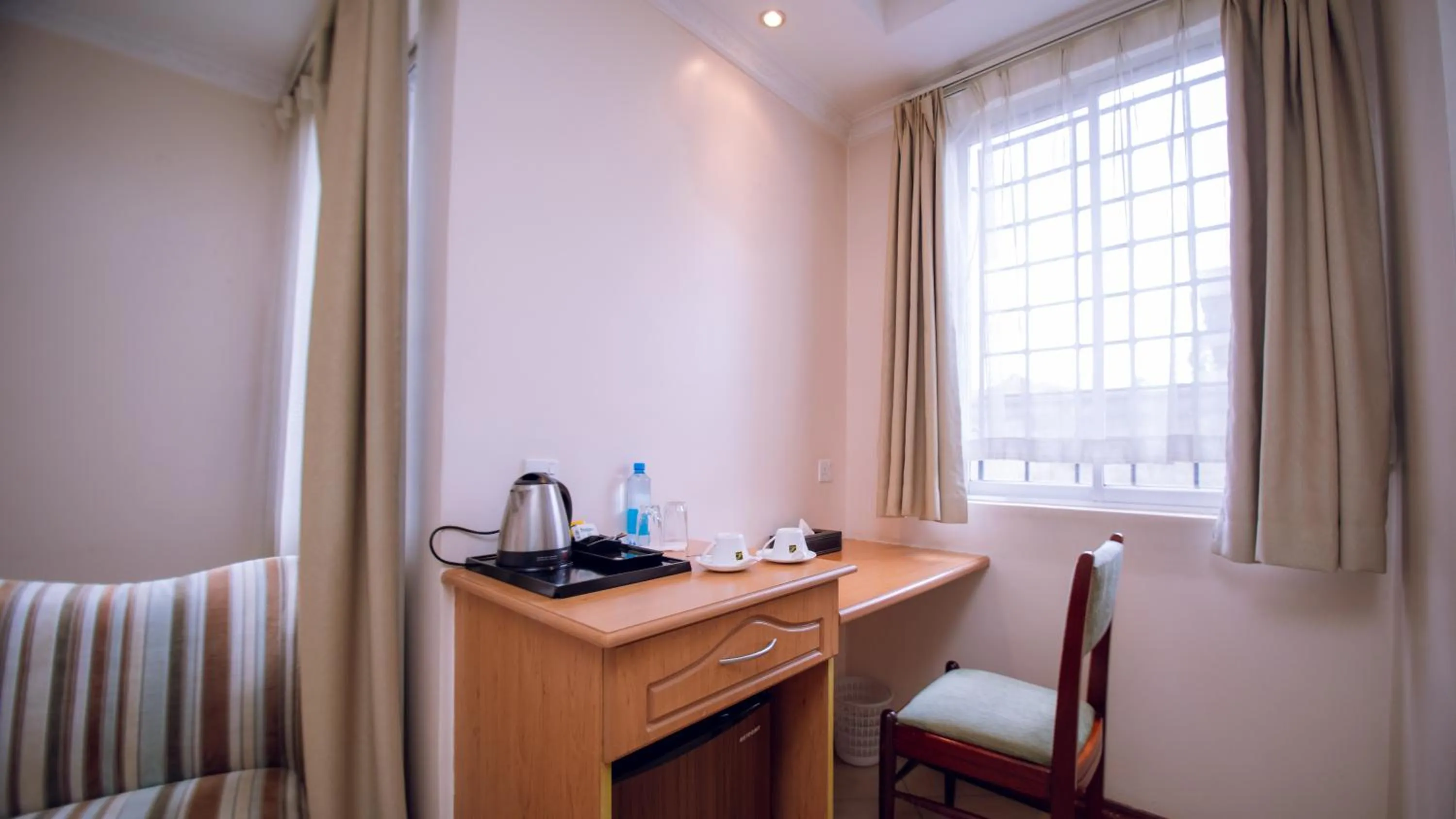 hair dresser in Longview Suites Hotel