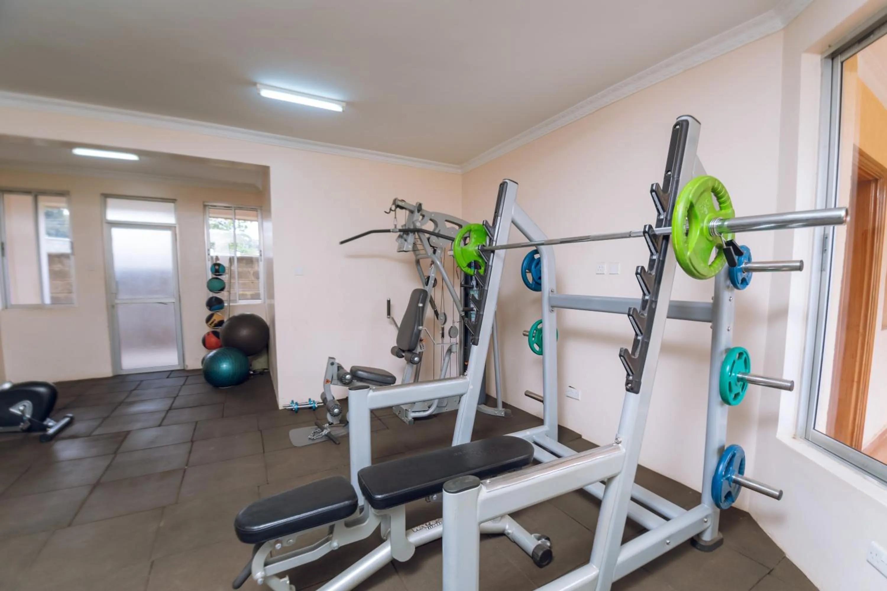 Fitness centre/facilities in Longview Suites Hotel