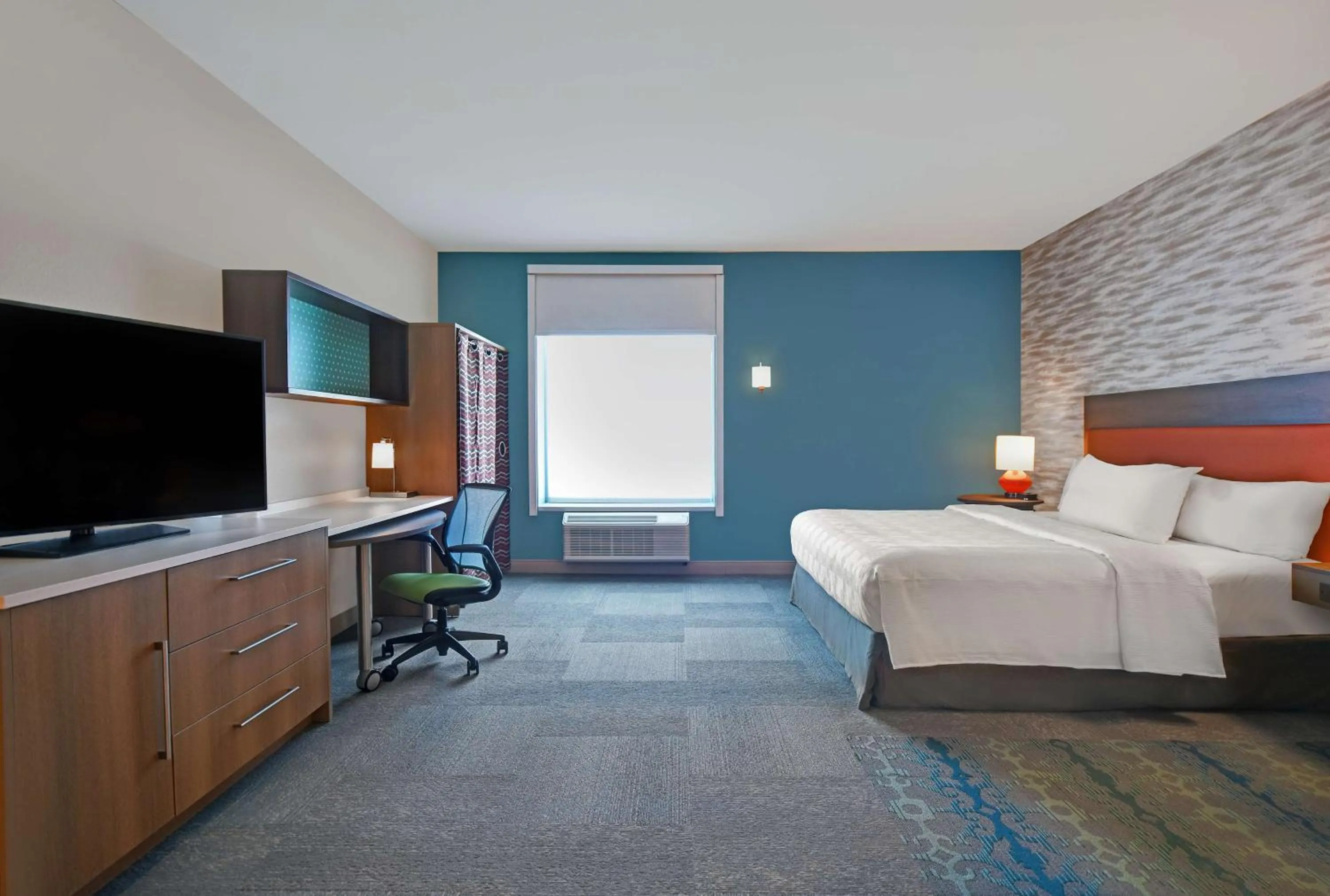 Bedroom, Bed in Home2 Suites By Hilton Columbus