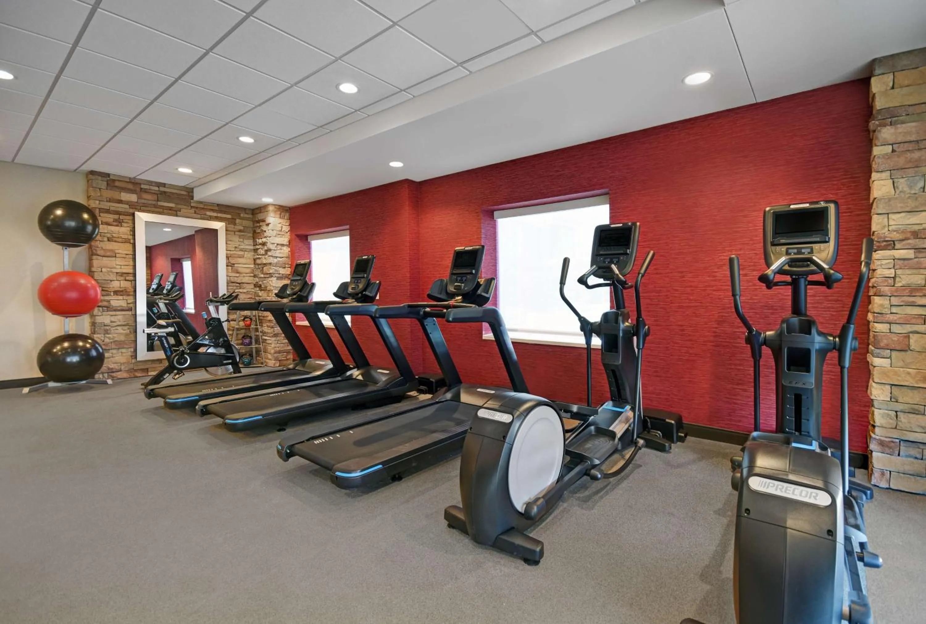 Fitness centre/facilities in Home2 Suites By Hilton Columbus