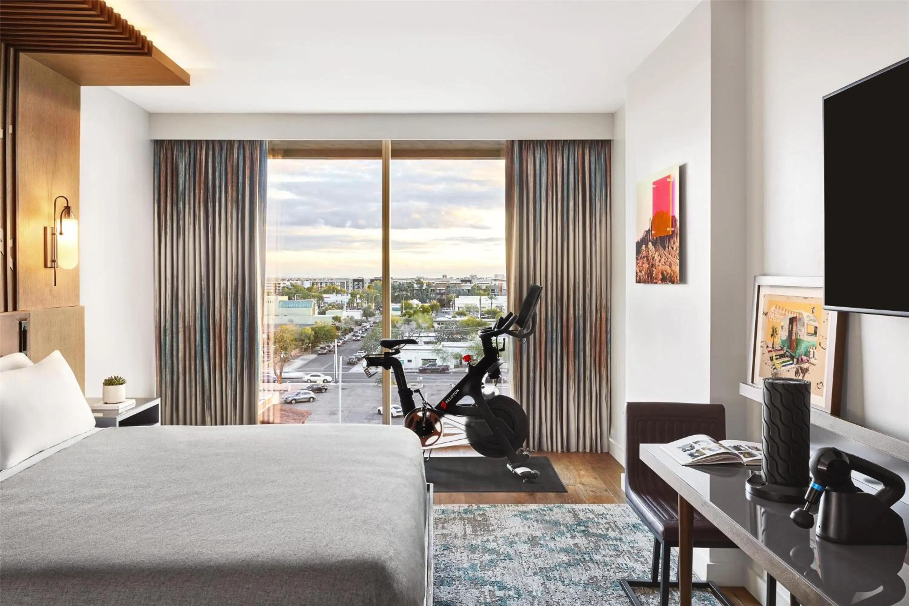 Bedroom, Bed in Canopy By Hilton Scottsdale Old Town