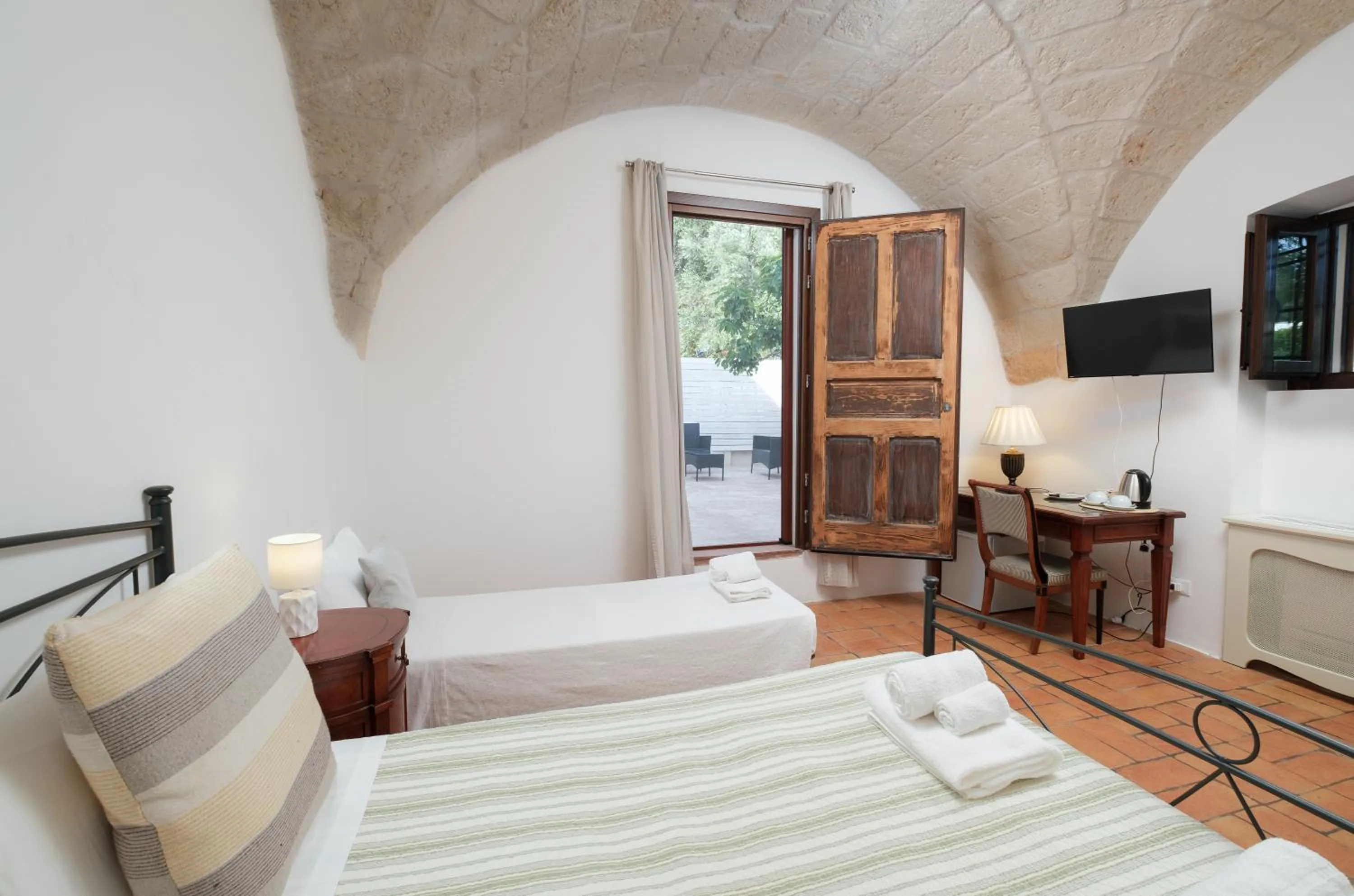 Balcony/Terrace, Bed in Masseria Borgo Santuri