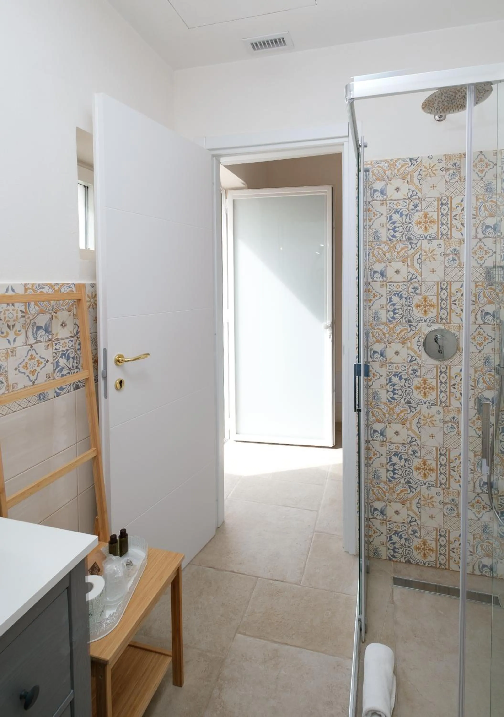 Shower in Masseria Borgo Santuri