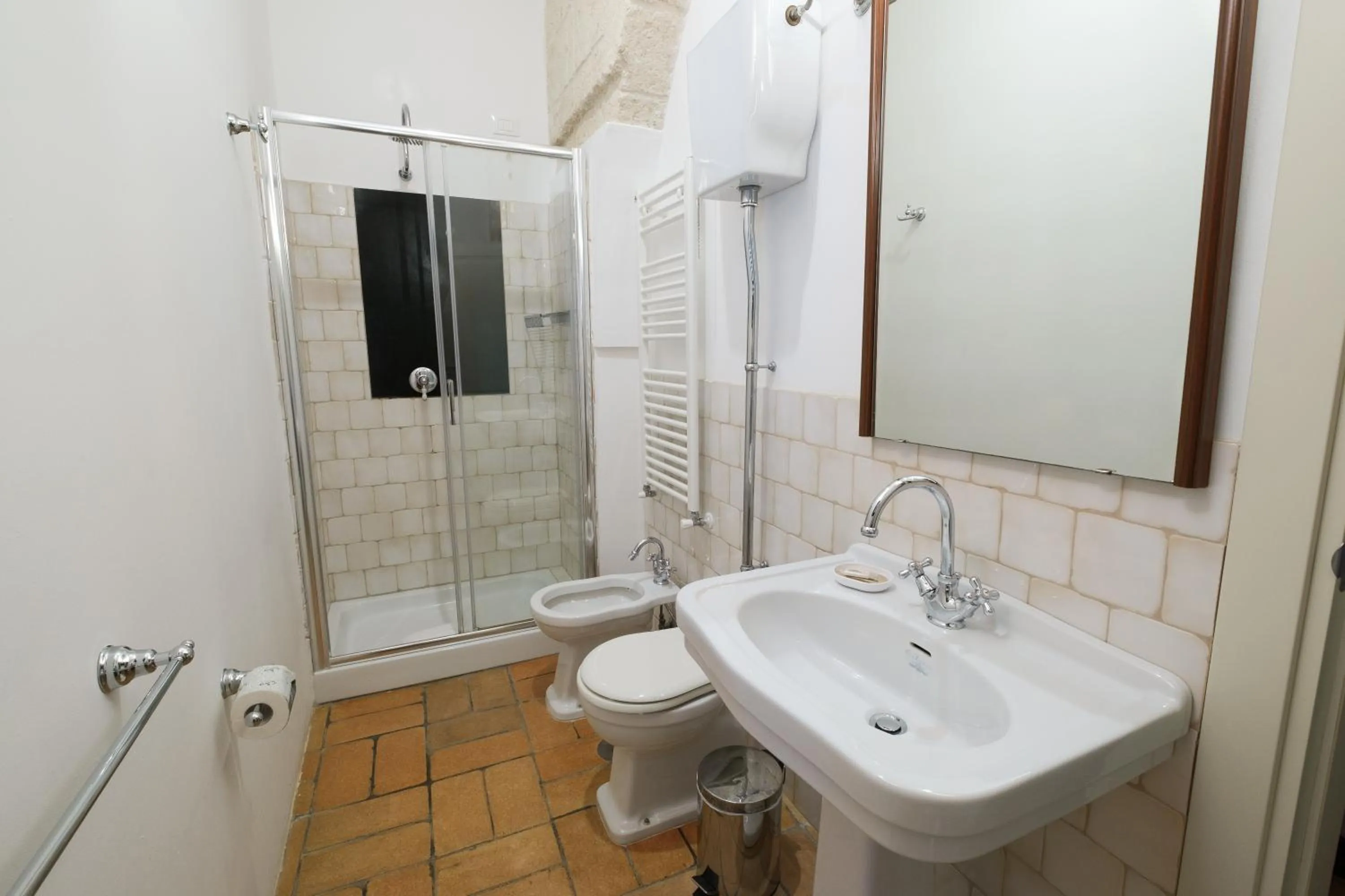 Shower in Masseria Borgo Santuri