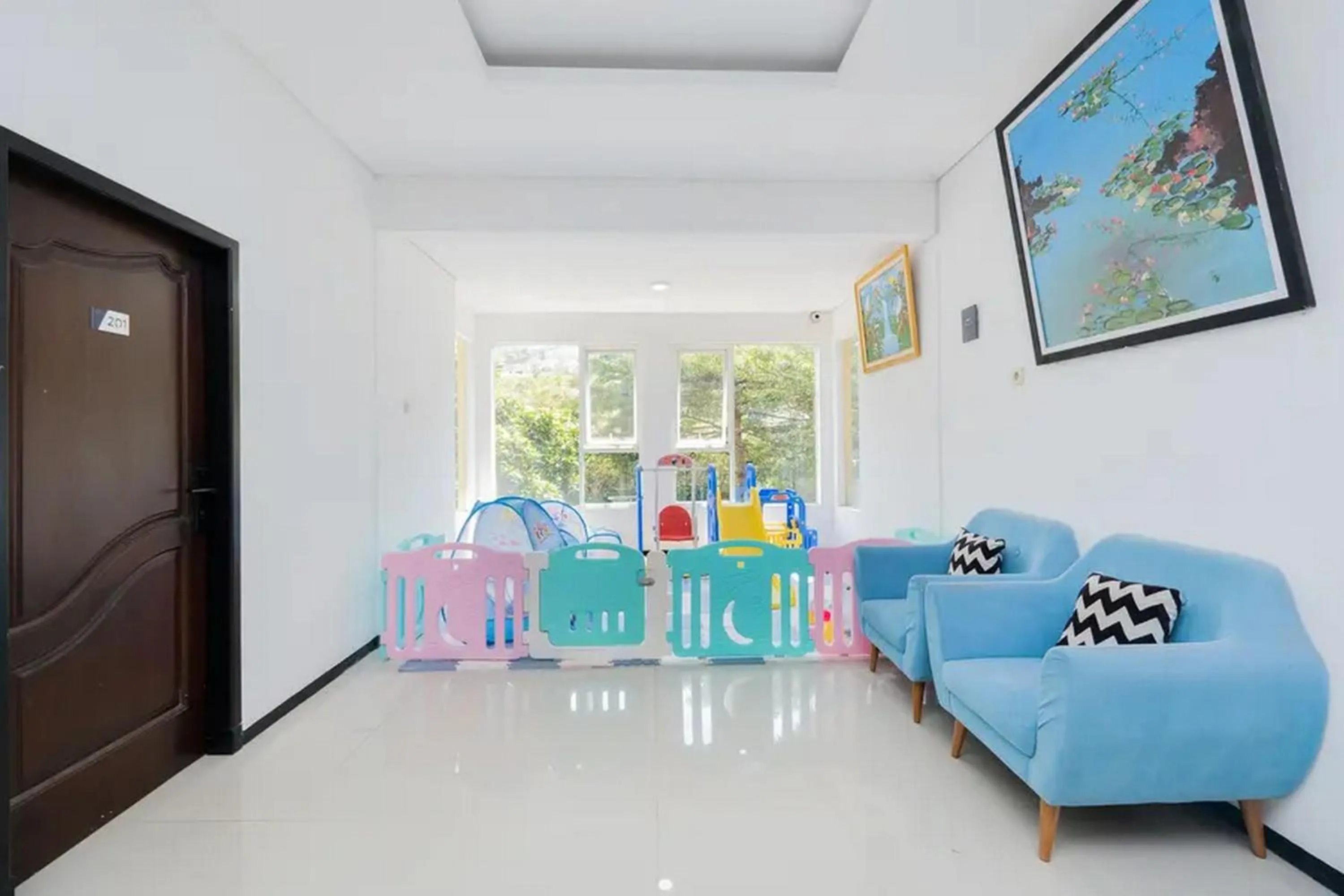 Seating area in RedDoorz near Jawa Timur Park 2