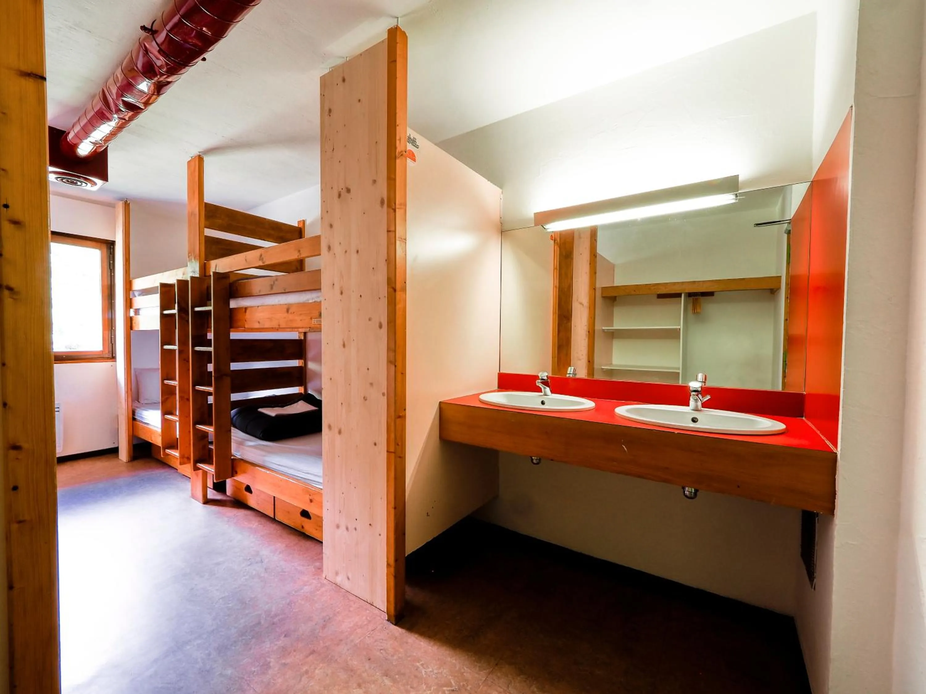 Quadruple Room – Shared Bathroom - single occupancy in Auberge de Jeunesse HI Chamonix