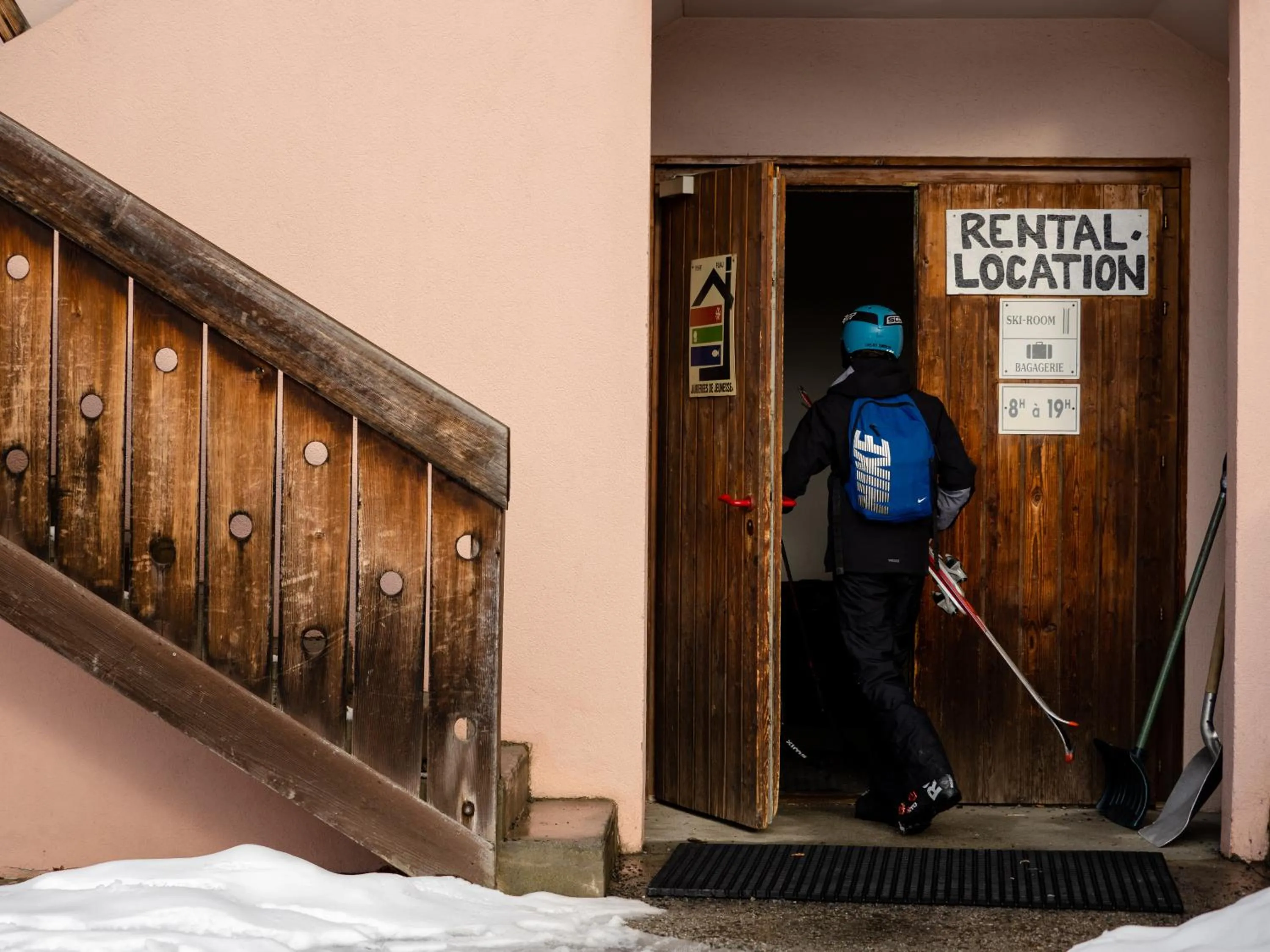 People in Auberge de Jeunesse HI Chamonix