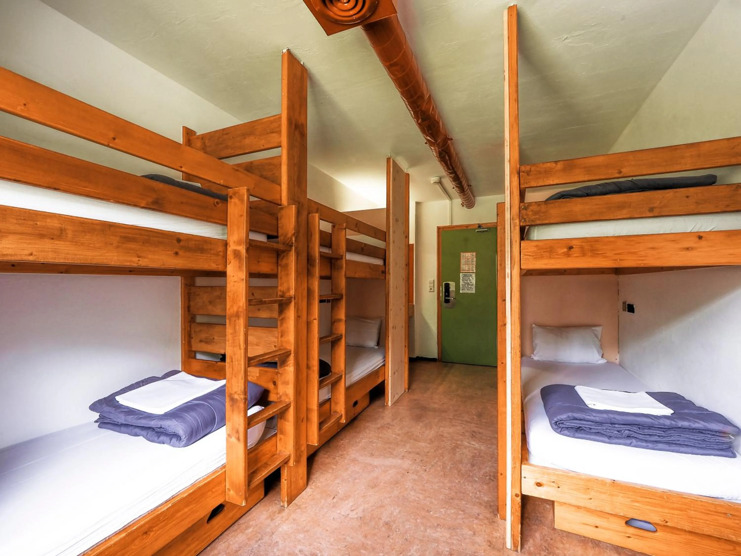 Bedroom, Bed in Auberge de Jeunesse HI Chamonix