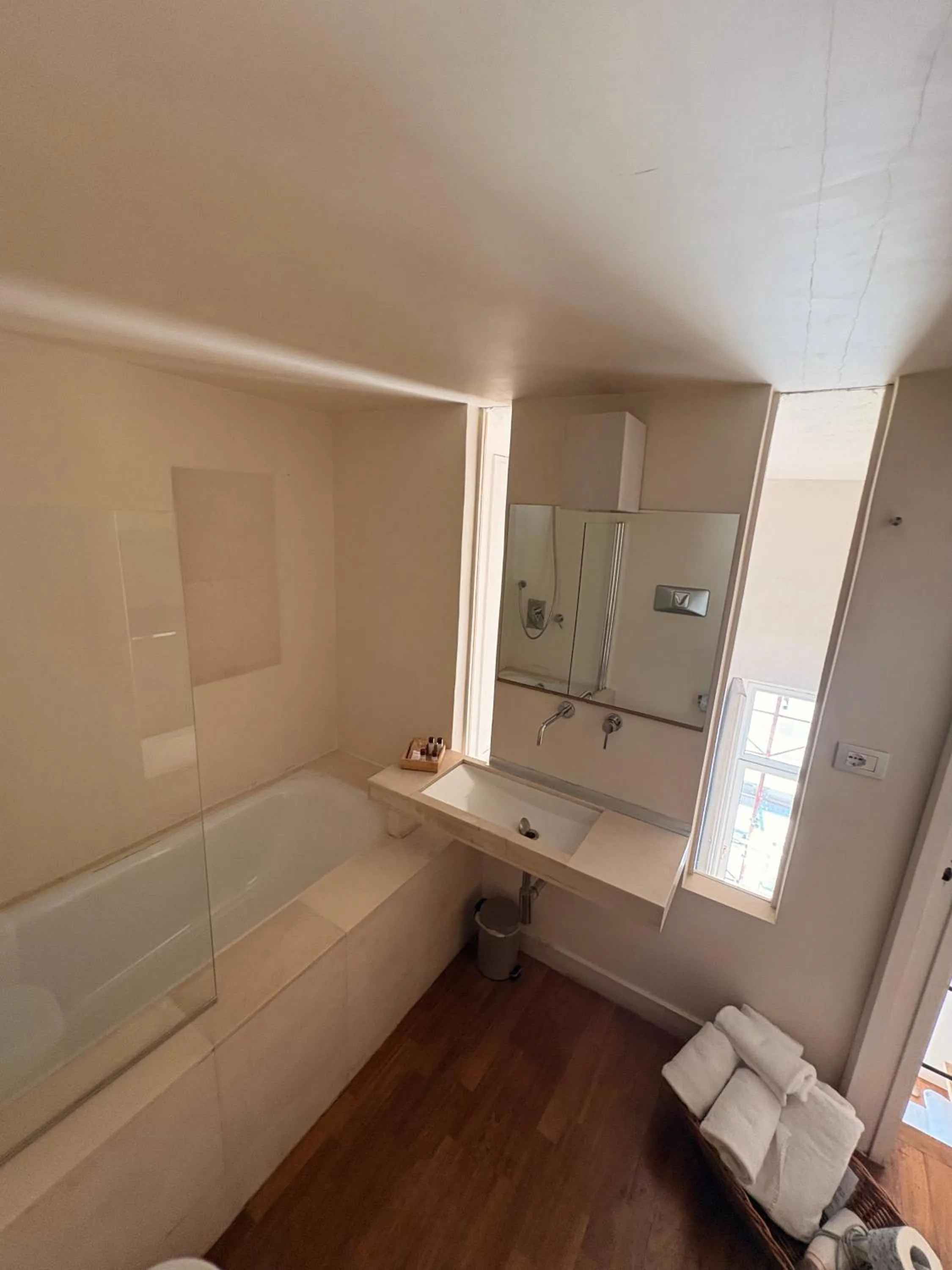 Bathroom in Micalò Art Rooms