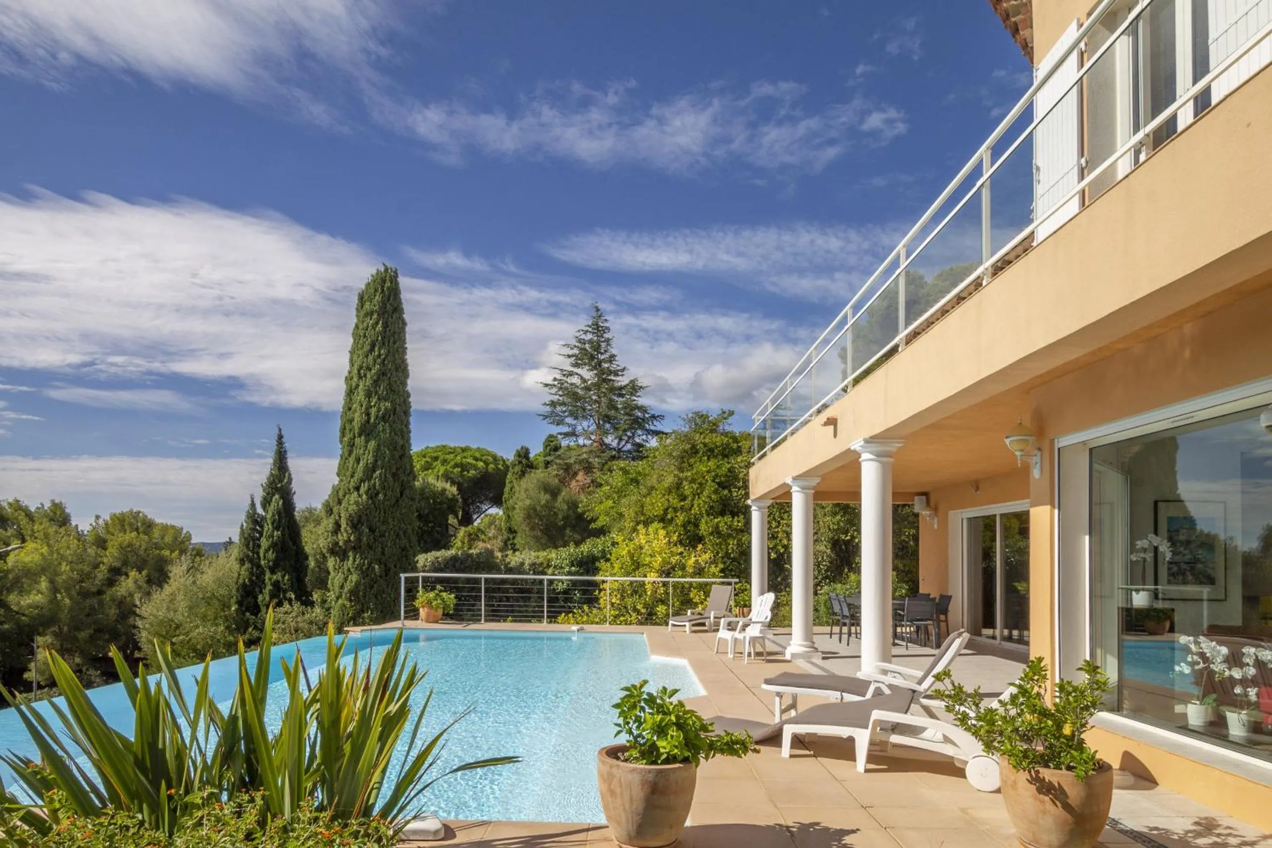 Swimming pool in Villa Lili Rose