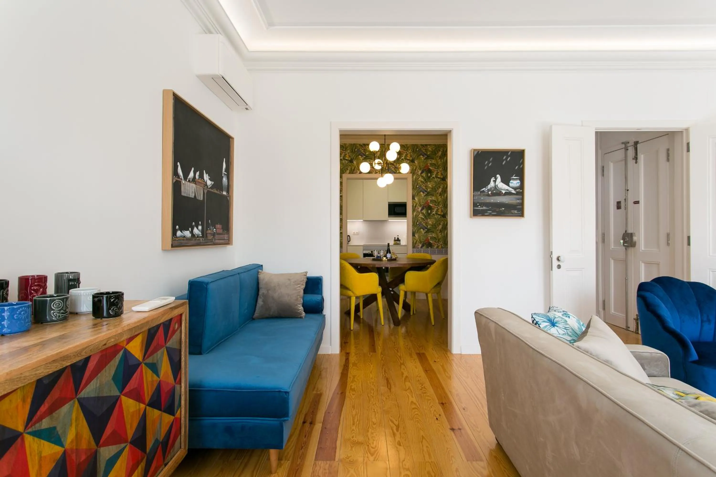 Lisbon luxury retreat! 2 suites, balcony & views!!