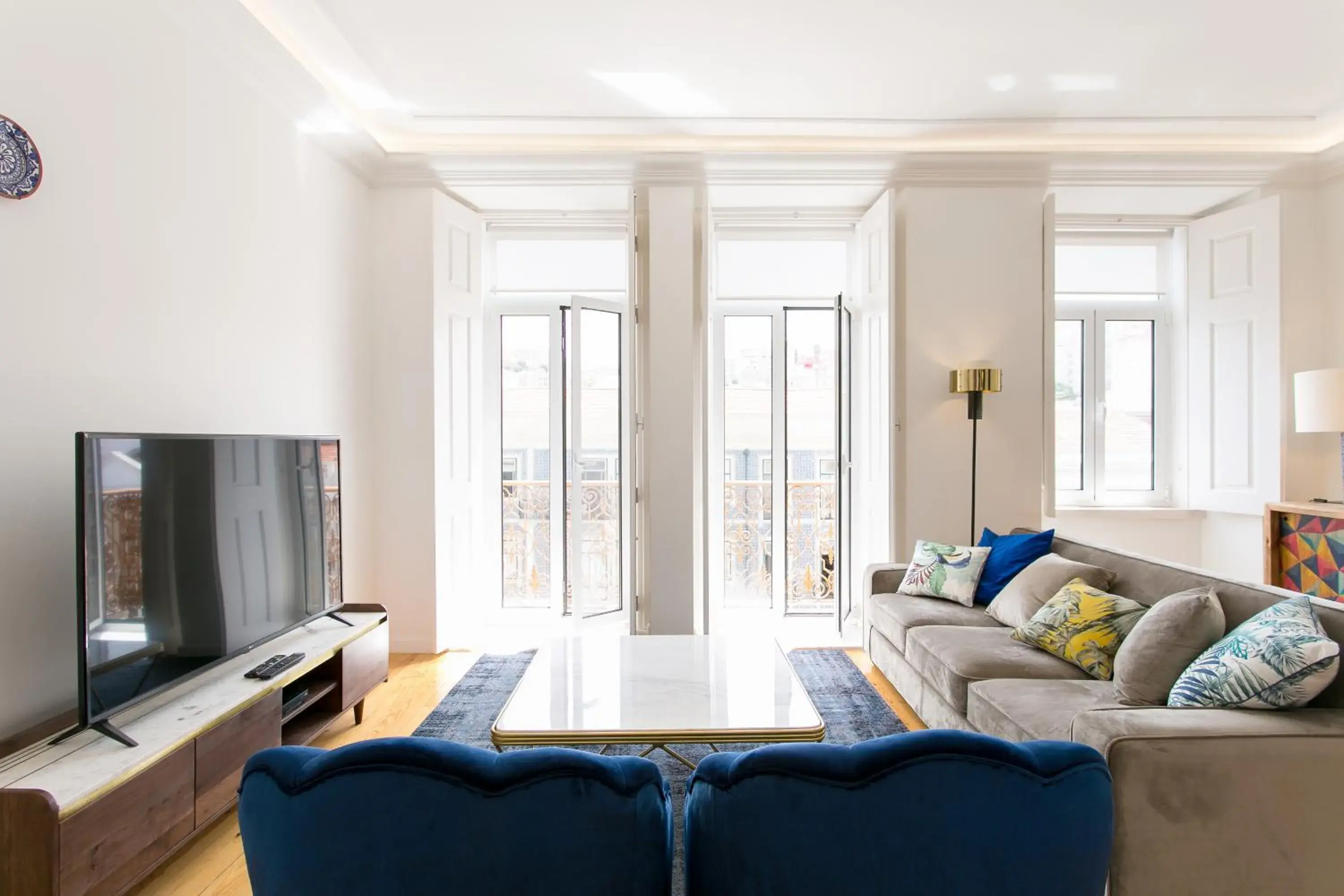 Lisbon luxury retreat! 2 suites, balcony & views!! Lisbon luxury retreat! 2 suites, balcony & views!!