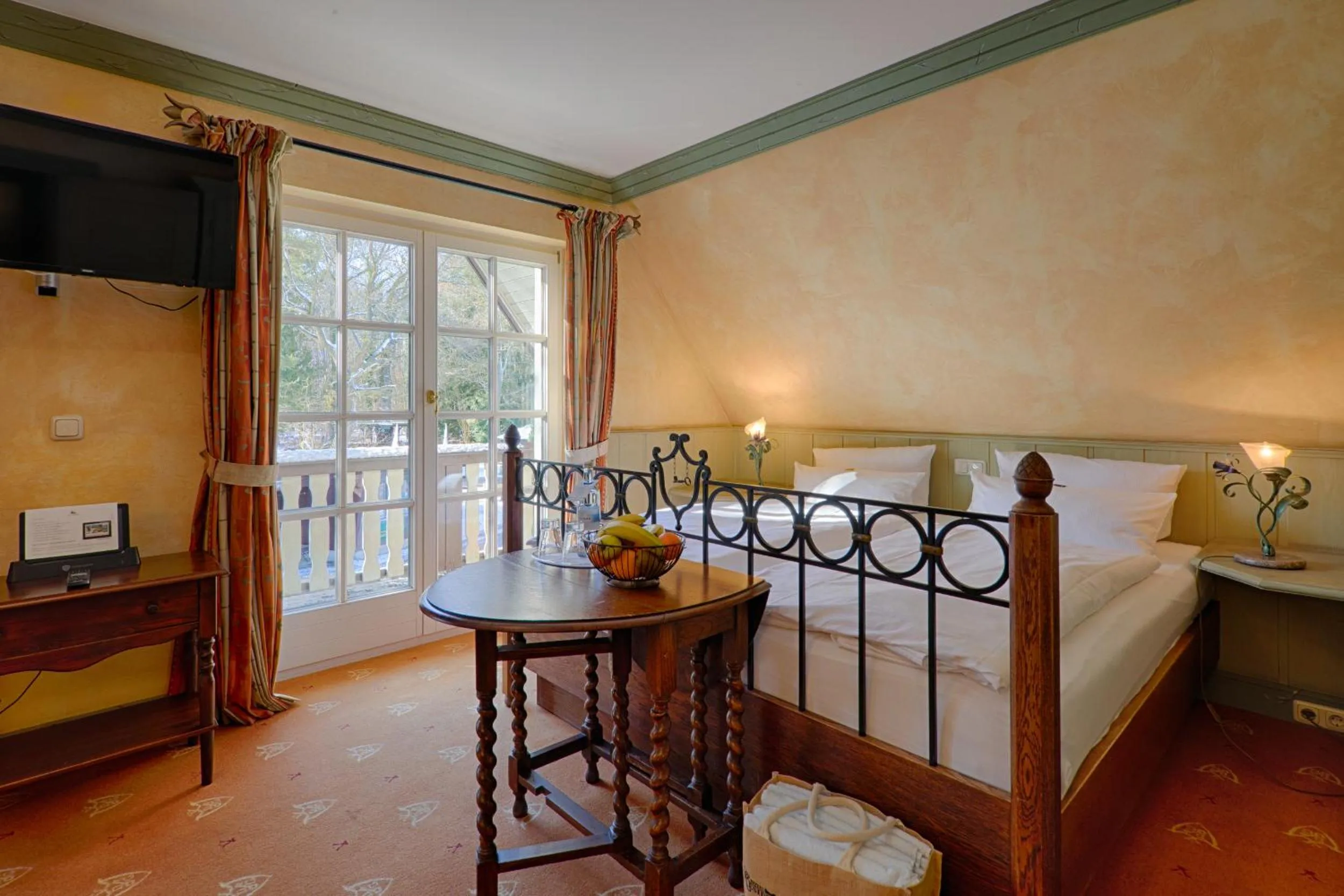 Photo of the whole room, Bed in Meeressterne Hotel Forsthaus Damerow