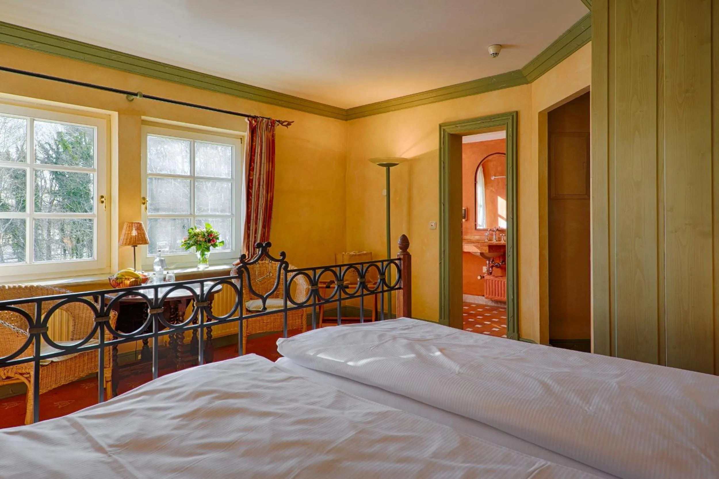 Photo of the whole room, Bed in Meeressterne Hotel Forsthaus Damerow