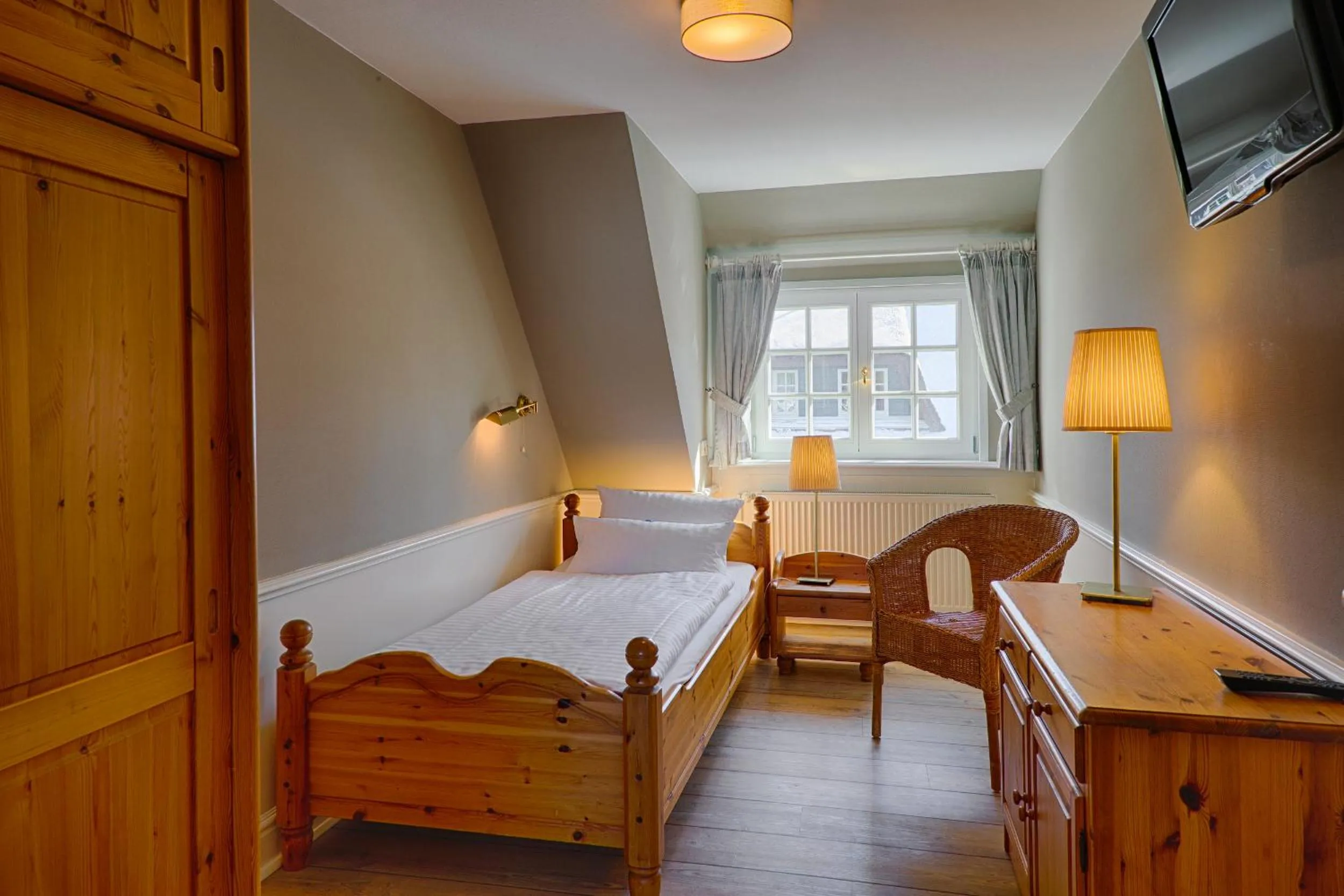 Photo of the whole room, Bed in Meeressterne Hotel Forsthaus Damerow