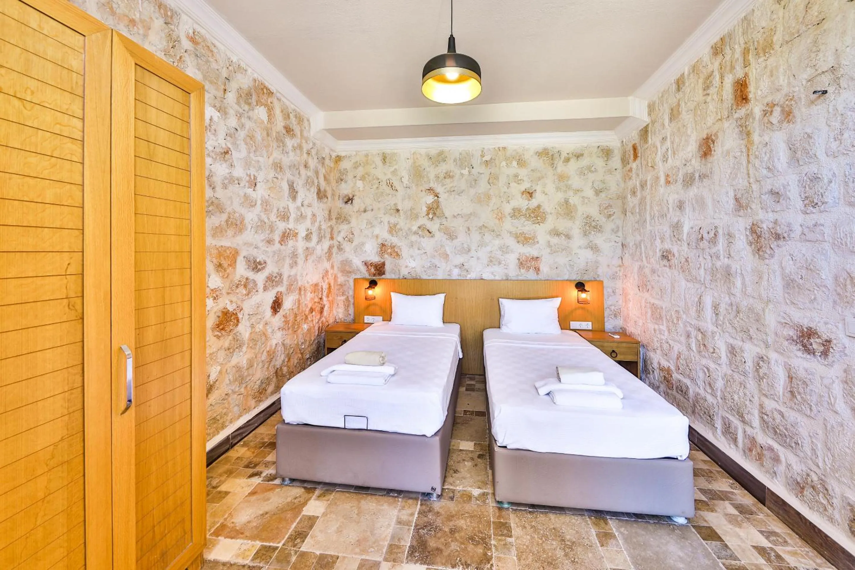 Photo of the whole room, Bed in Atalante Hotel