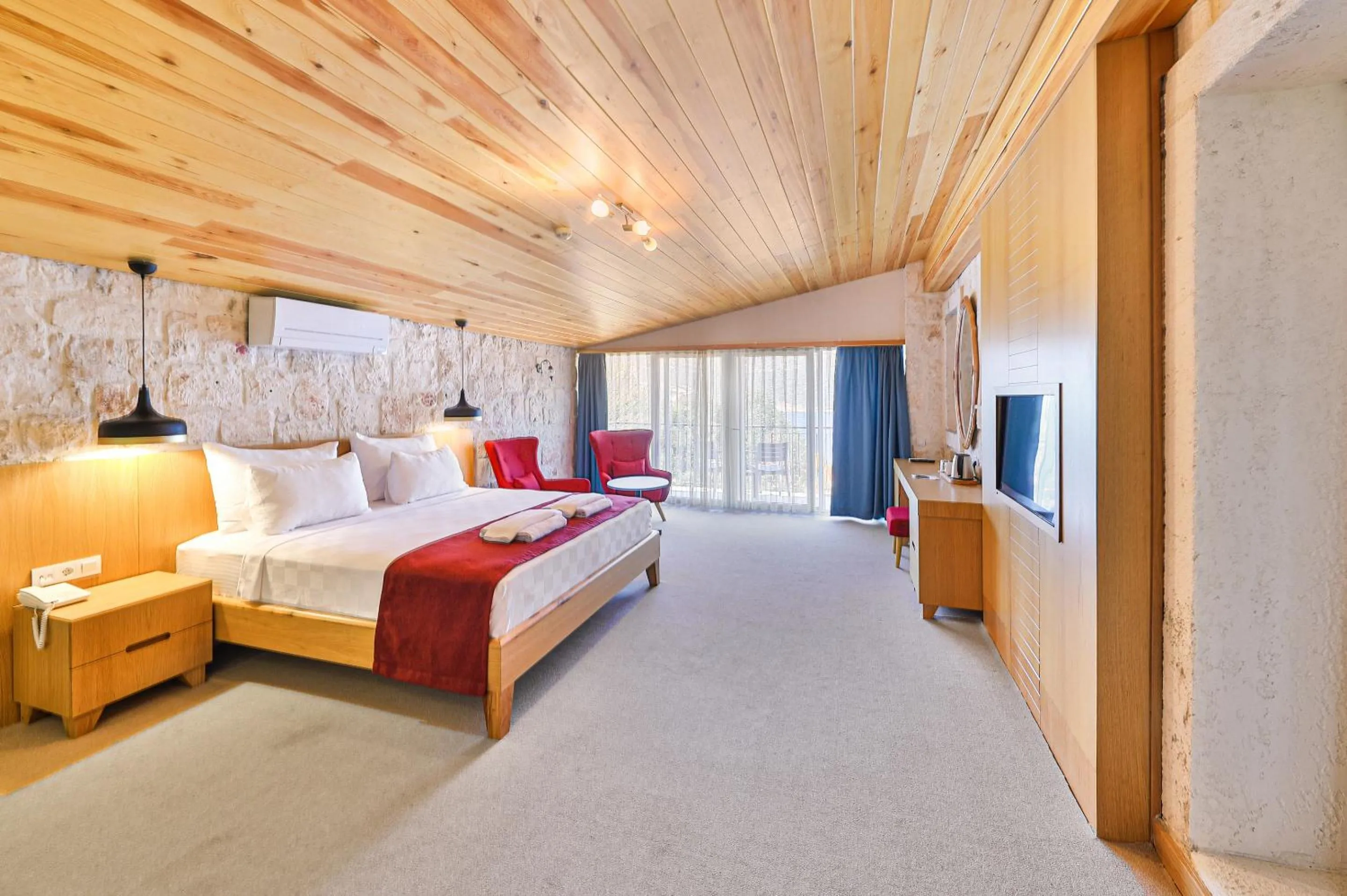 Photo of the whole room, Bed in Atalante Hotel