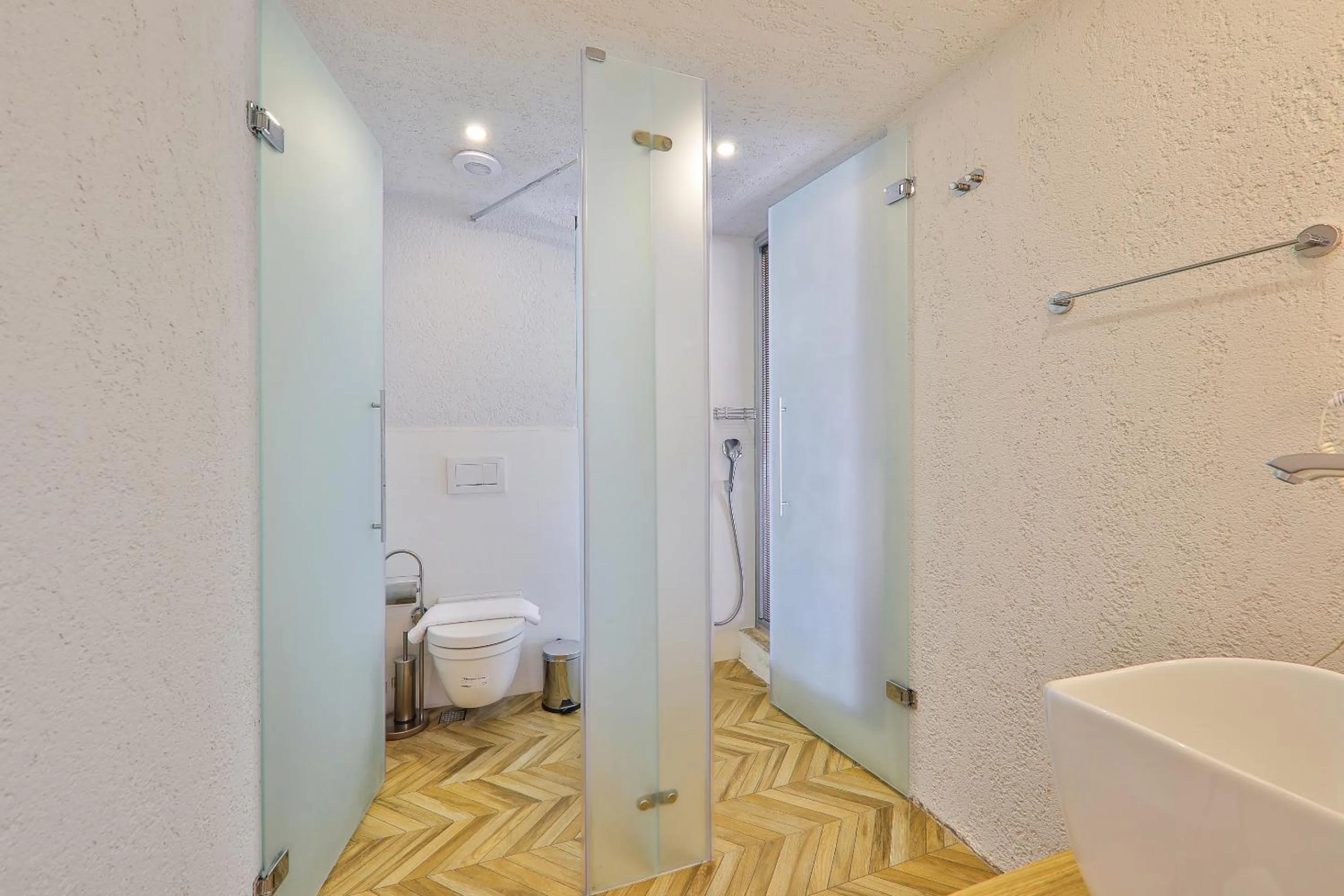 Shower in Atalante Hotel