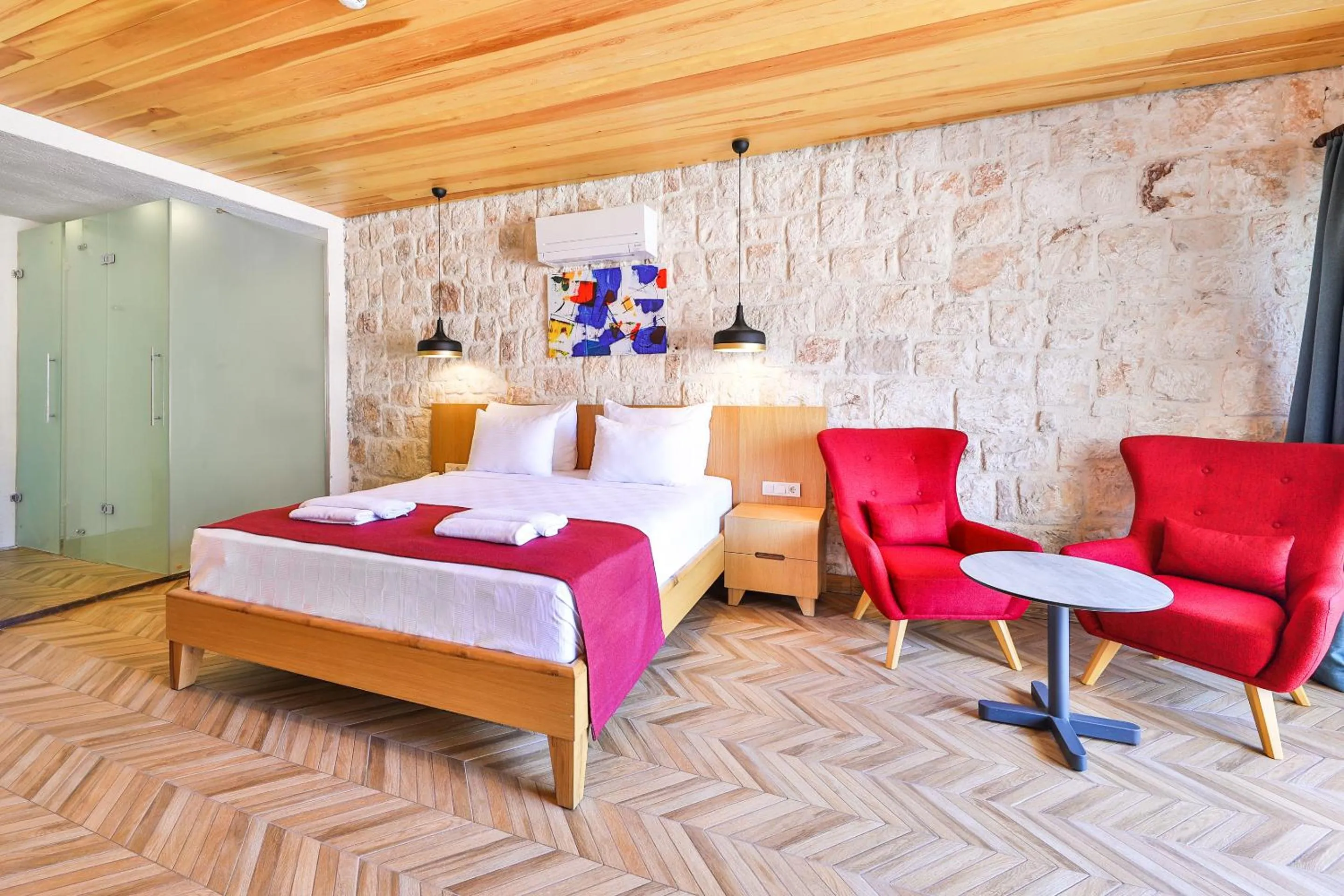 Bathroom, Bed in Atalante Hotel