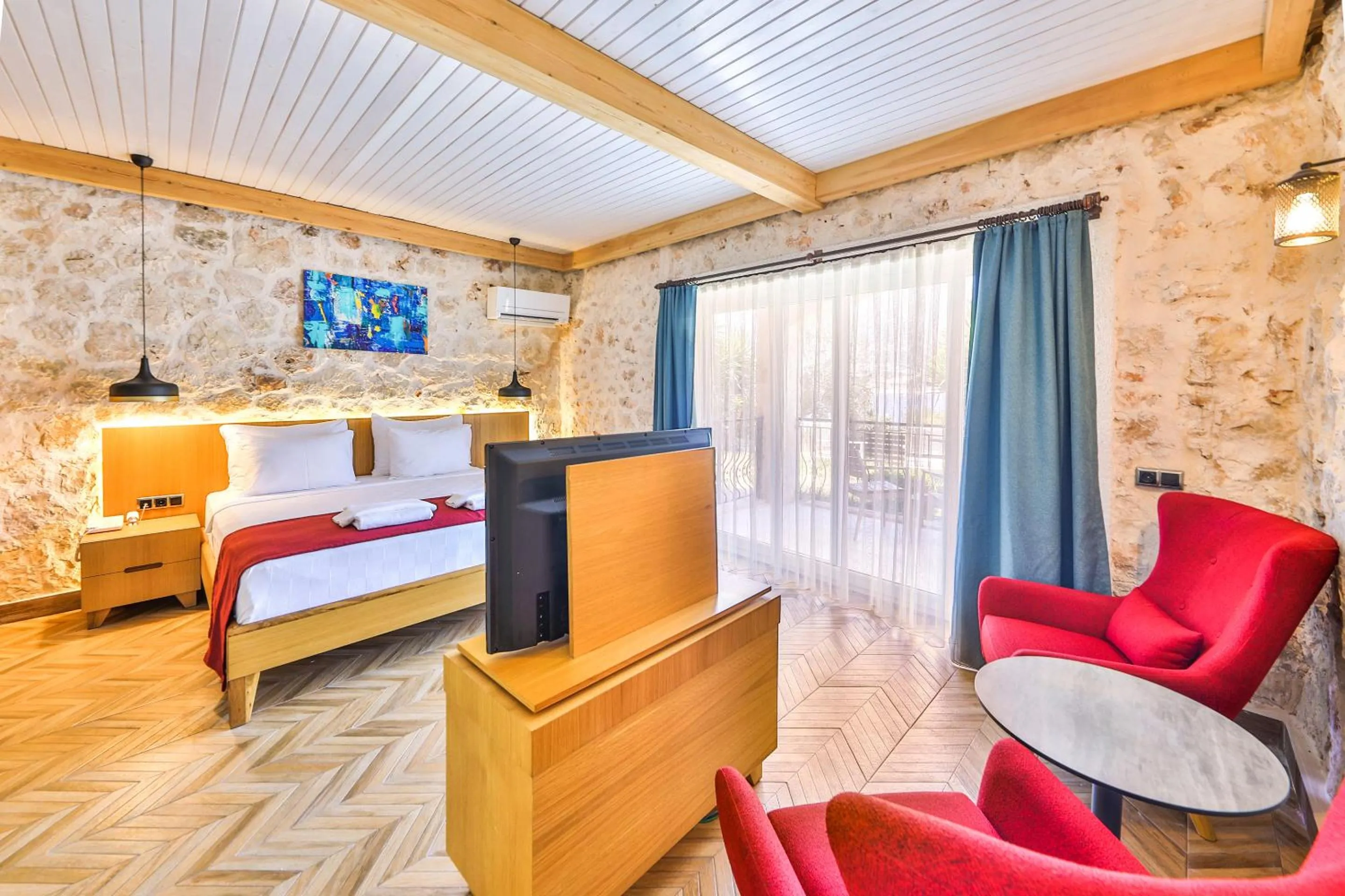 Photo of the whole room, Bed in Atalante Hotel