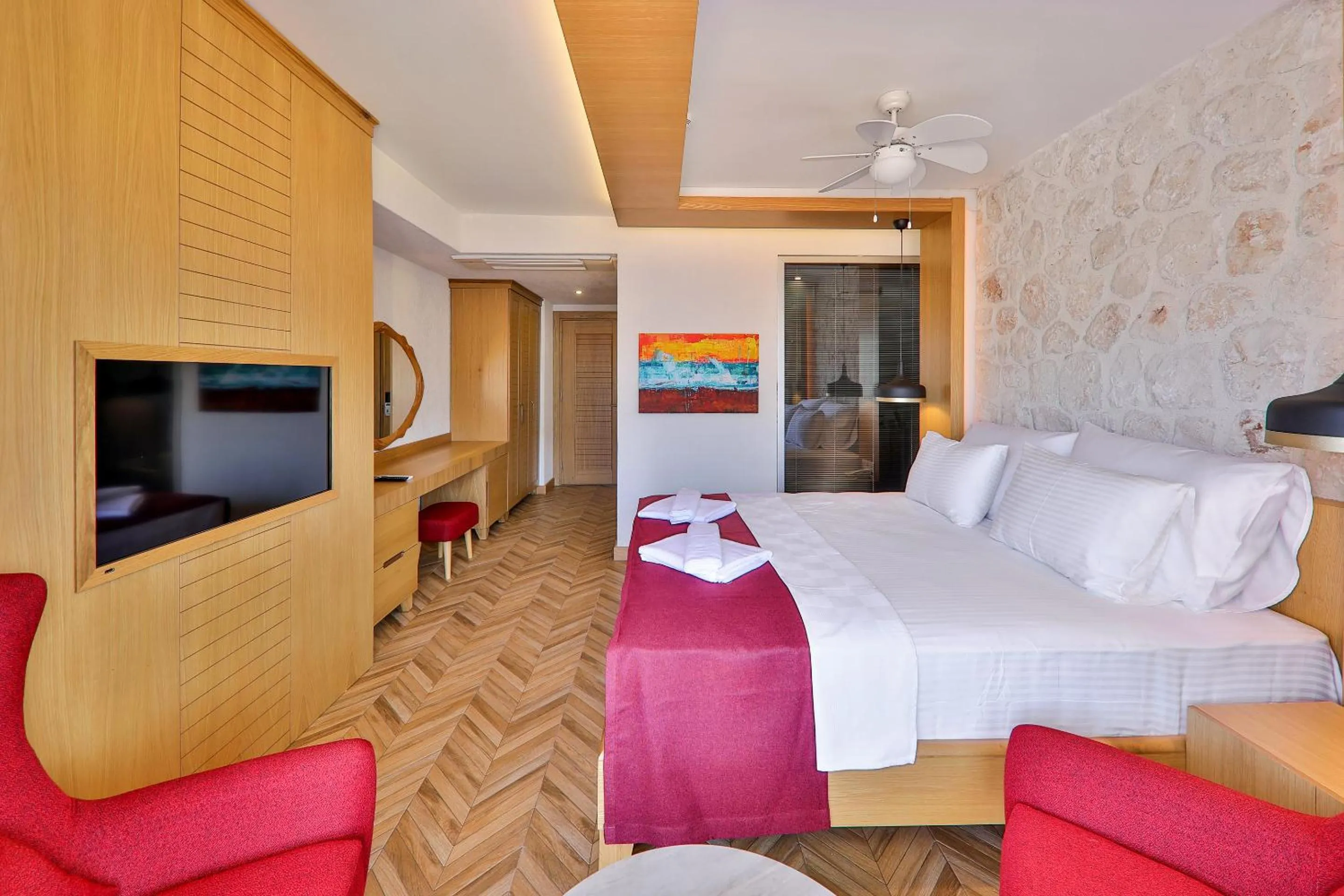 Hot Tub, Bed in Atalante Hotel