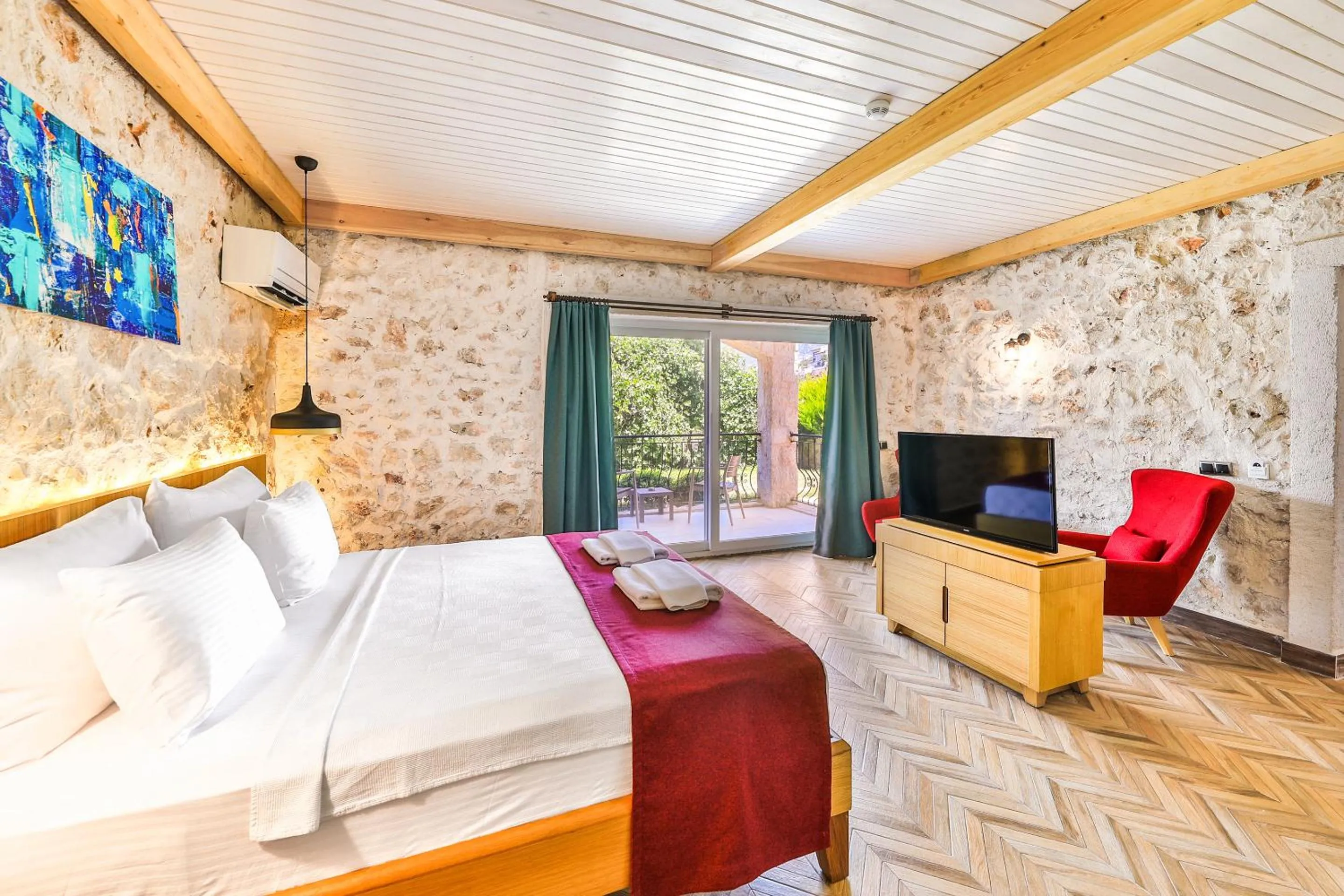 Photo of the whole room, Bed in Atalante Hotel