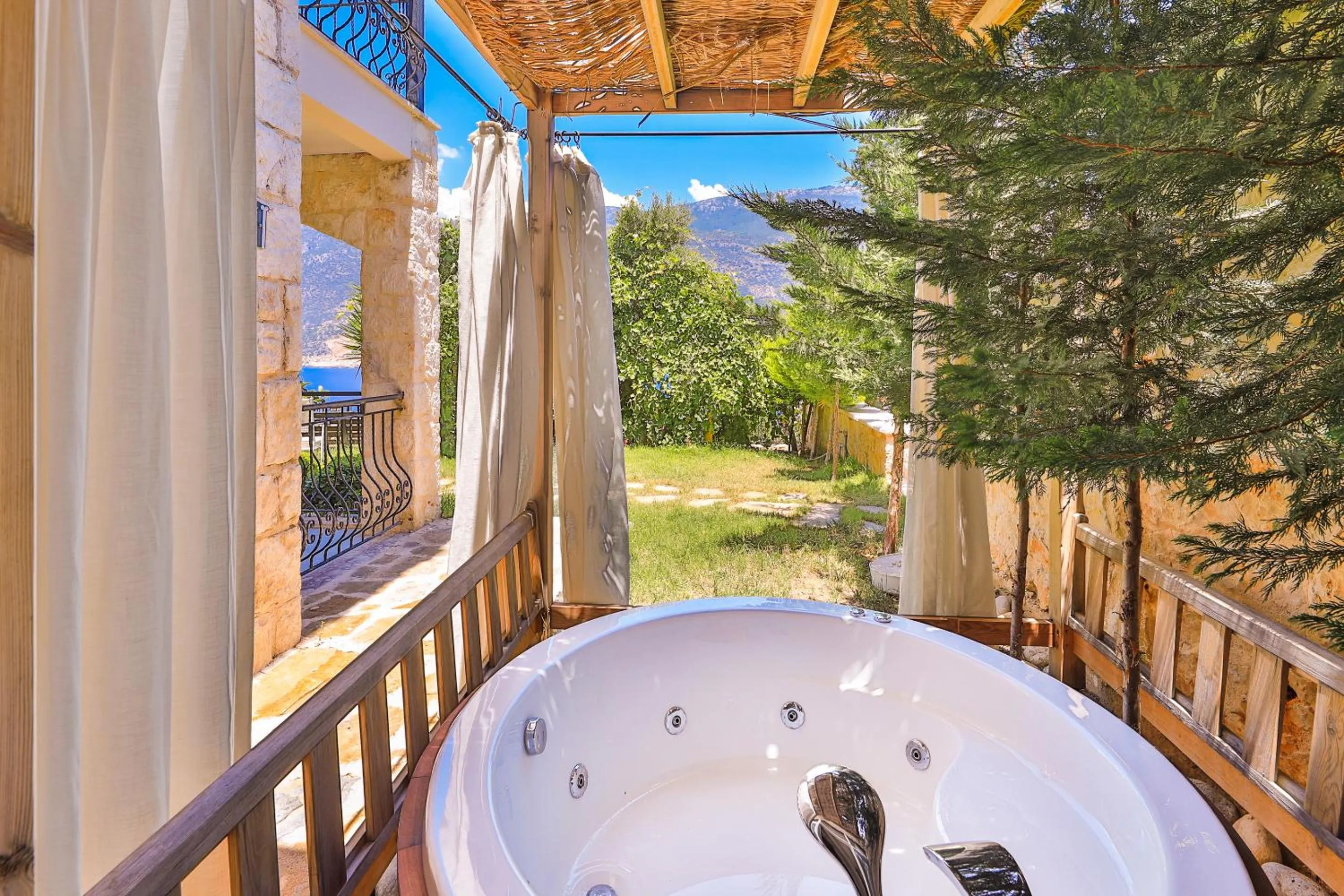 Garden in Atalante Hotel