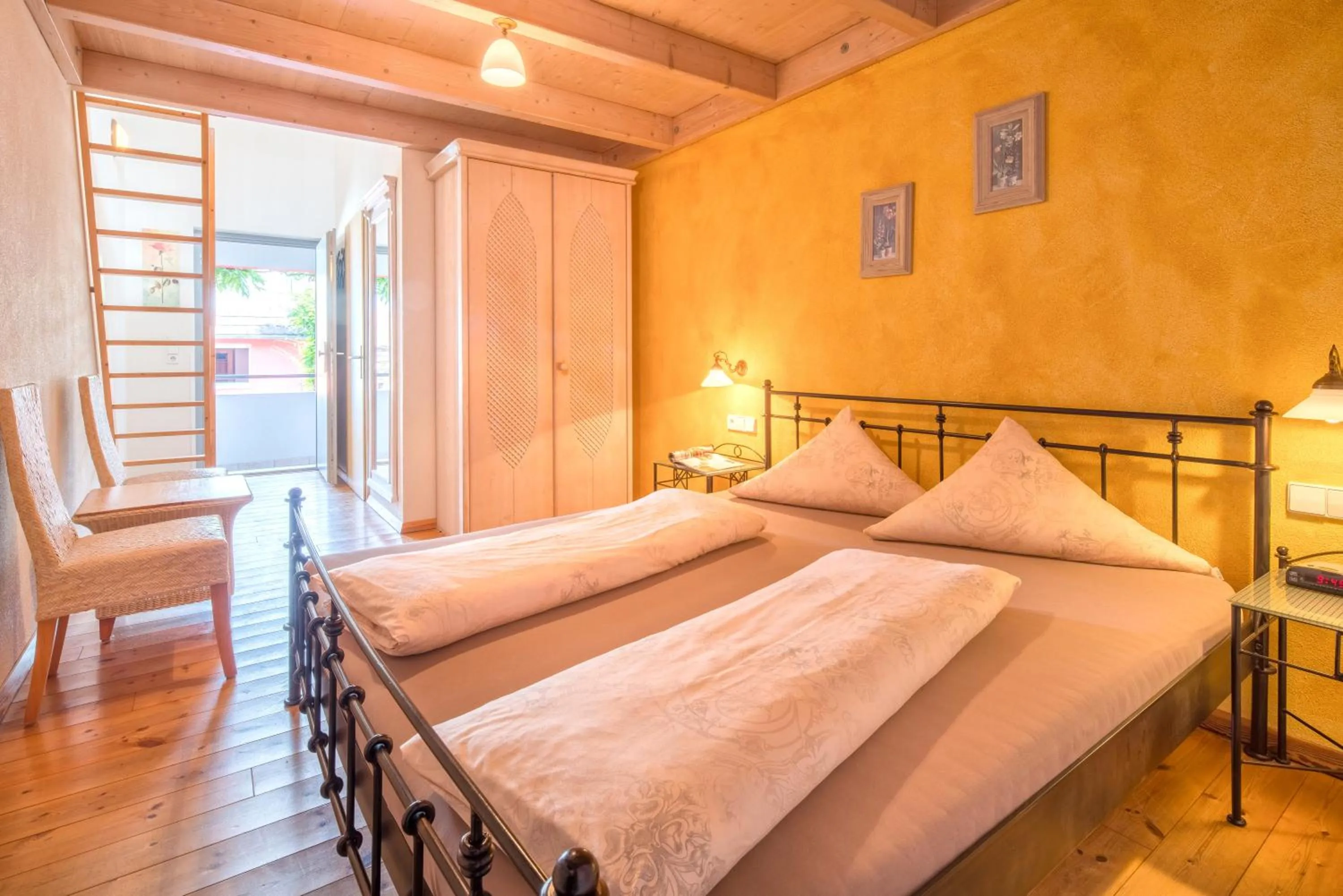 Bed in Arndt Hotel Garni