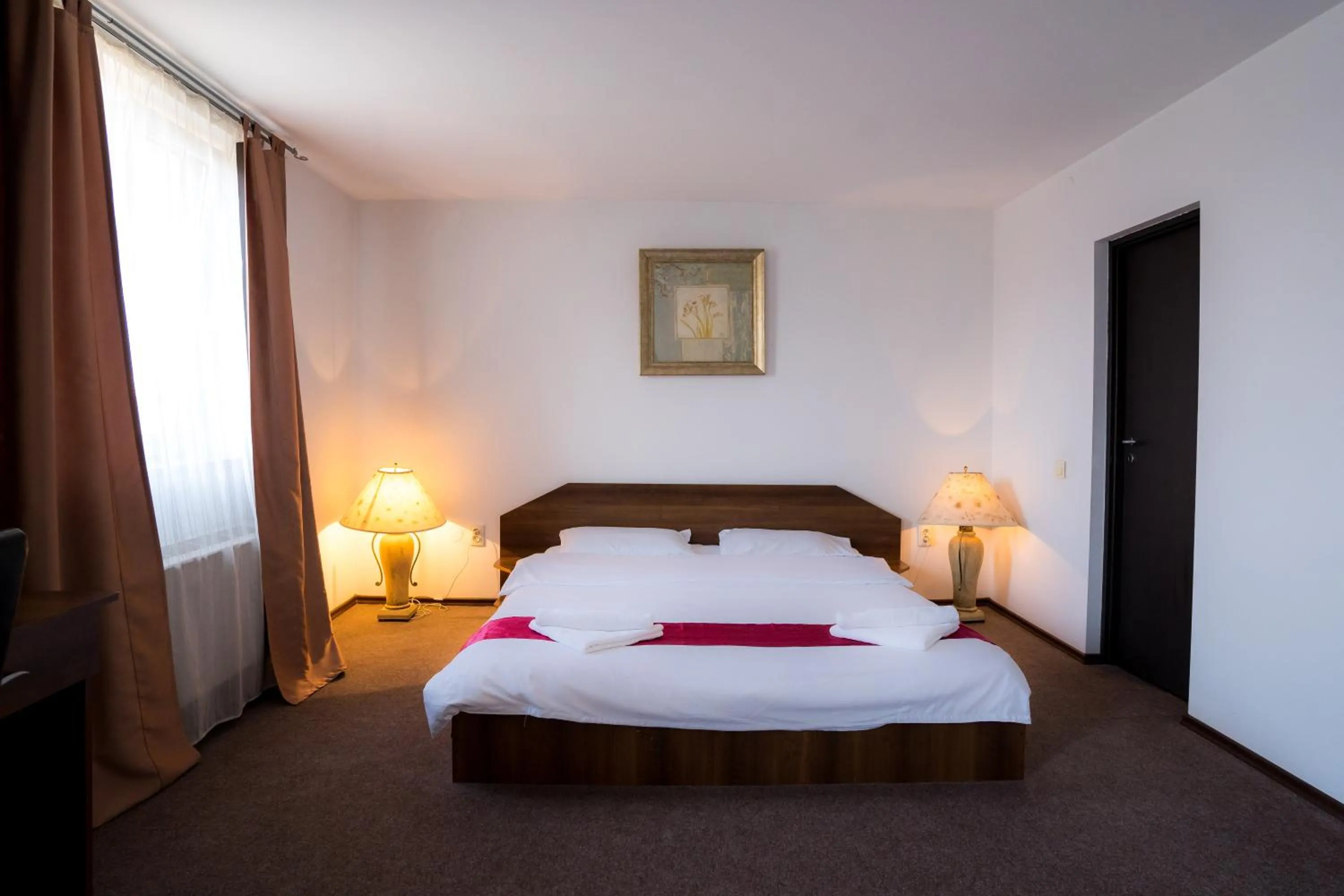 Bed in Pensiunea Dacia Deva