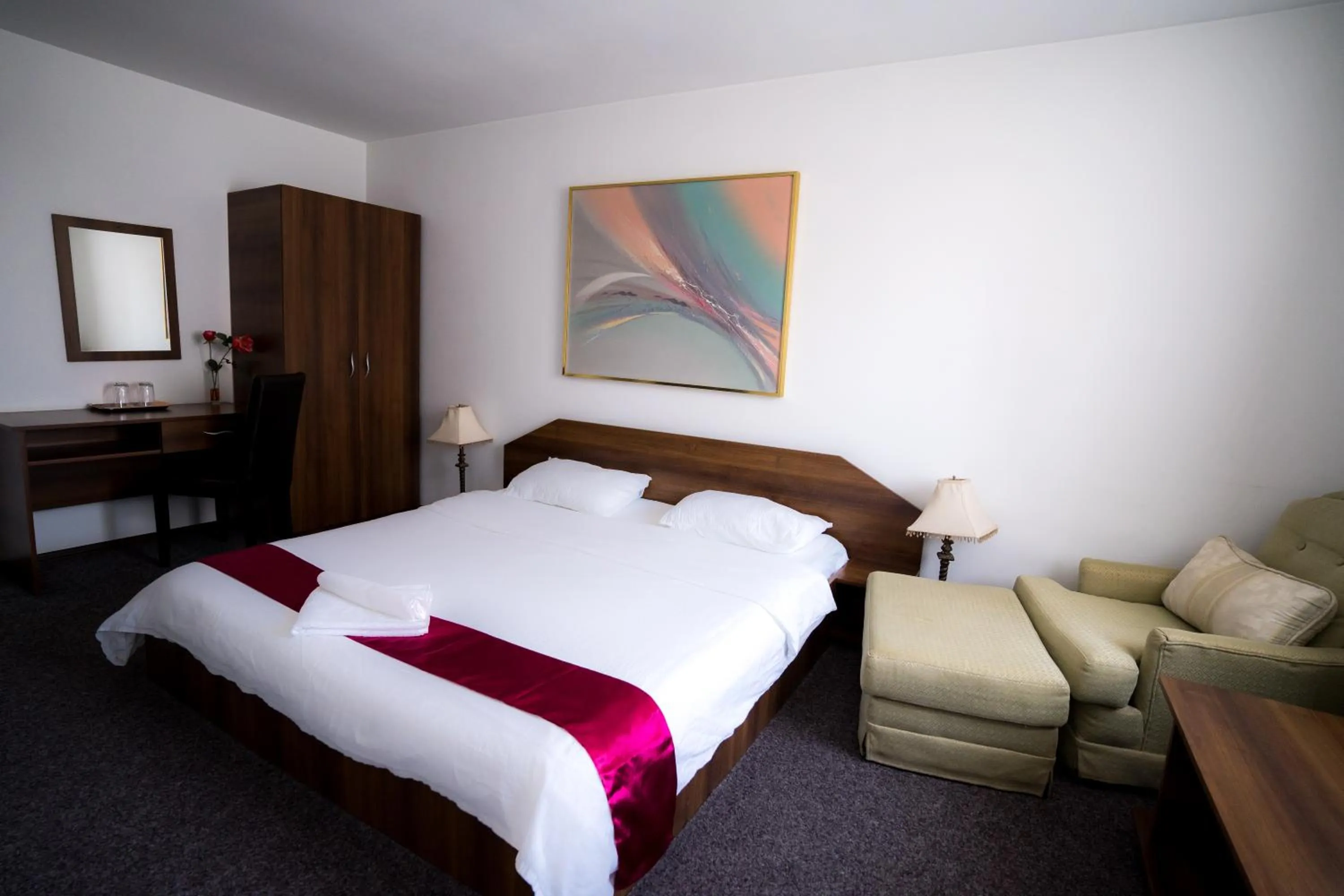 Bed in Pensiunea Dacia Deva