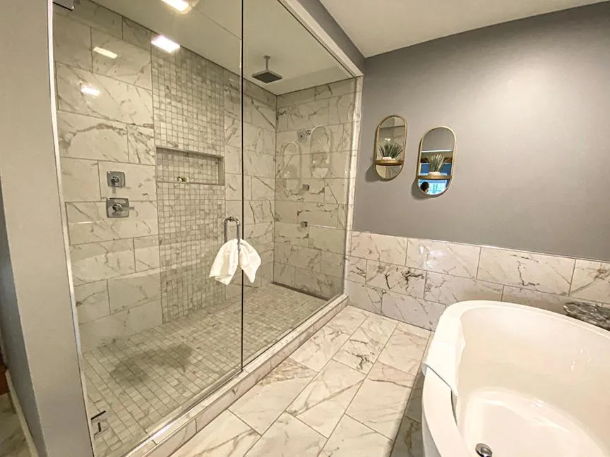 Shower in Inn at Amish Door