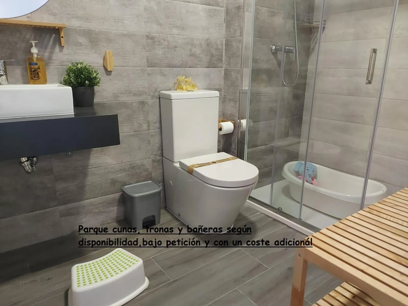 Shower in Bnbook Medea Apartments