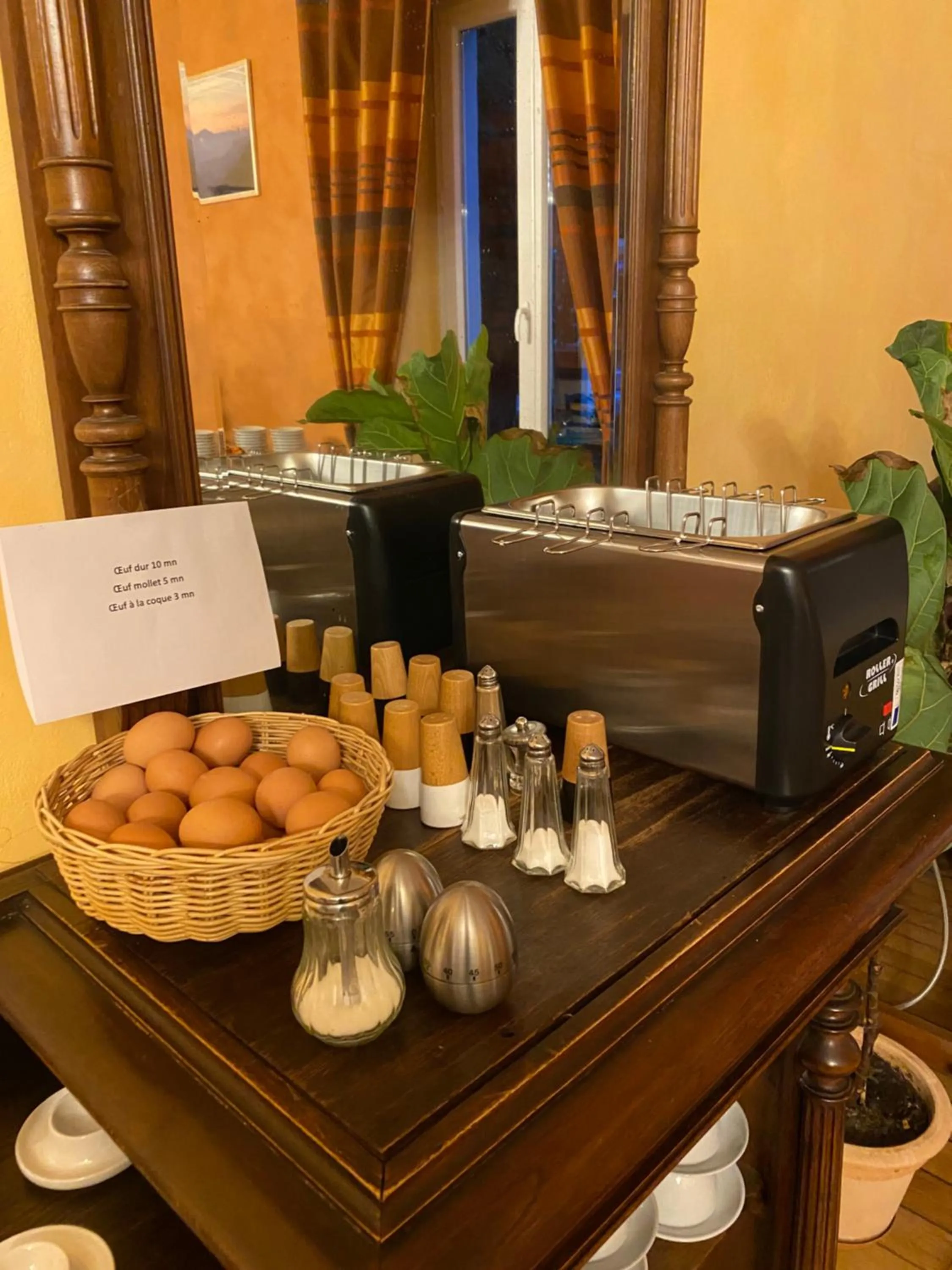 Buffet breakfast in hôtel oberland