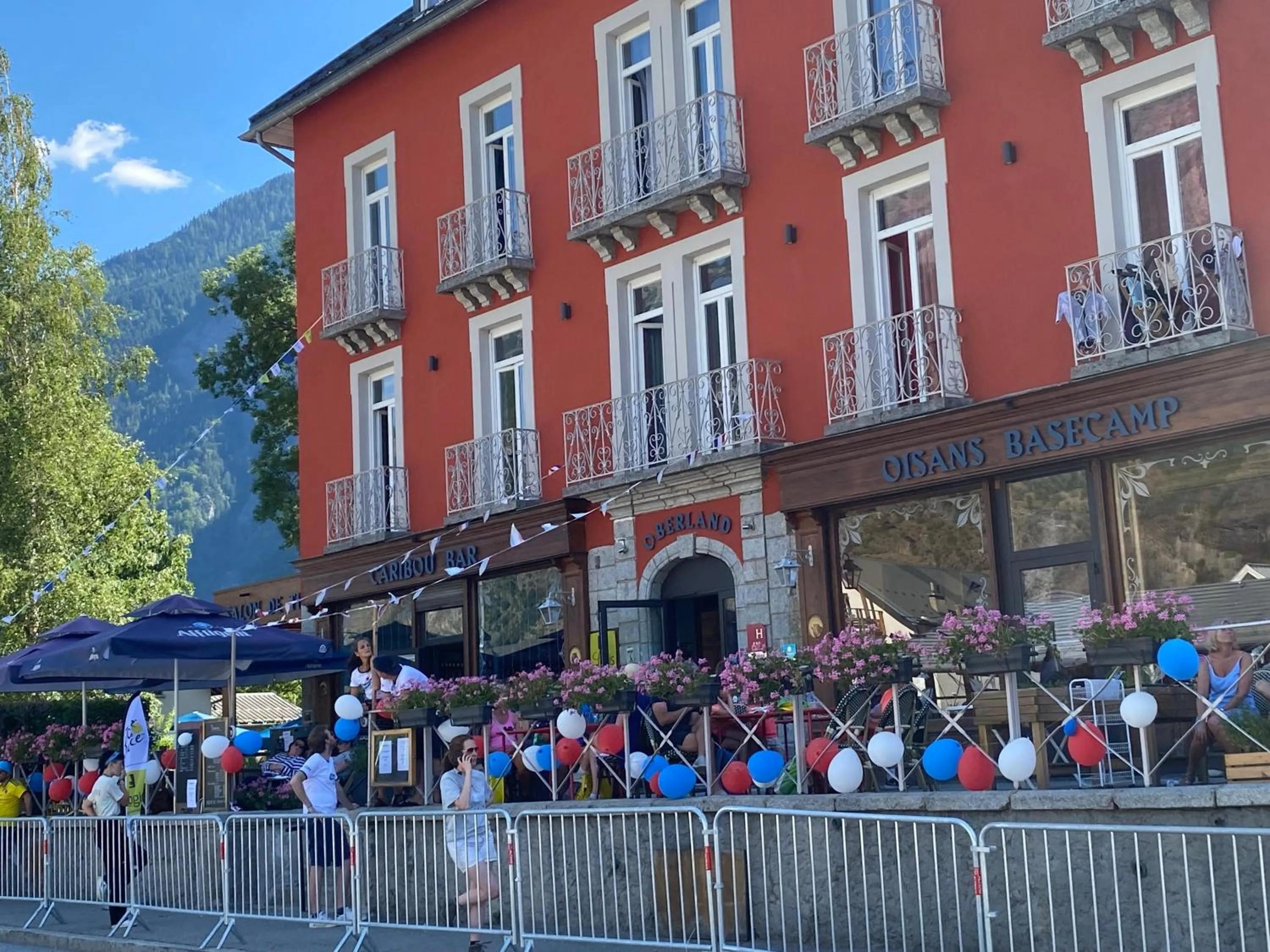 Property building in hôtel oberland