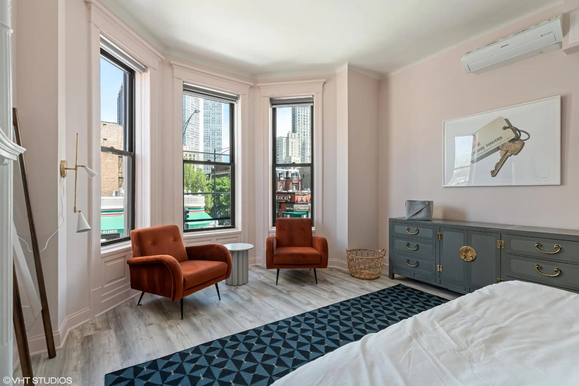 Bed in The Neighborhood Hotel Lincoln Park