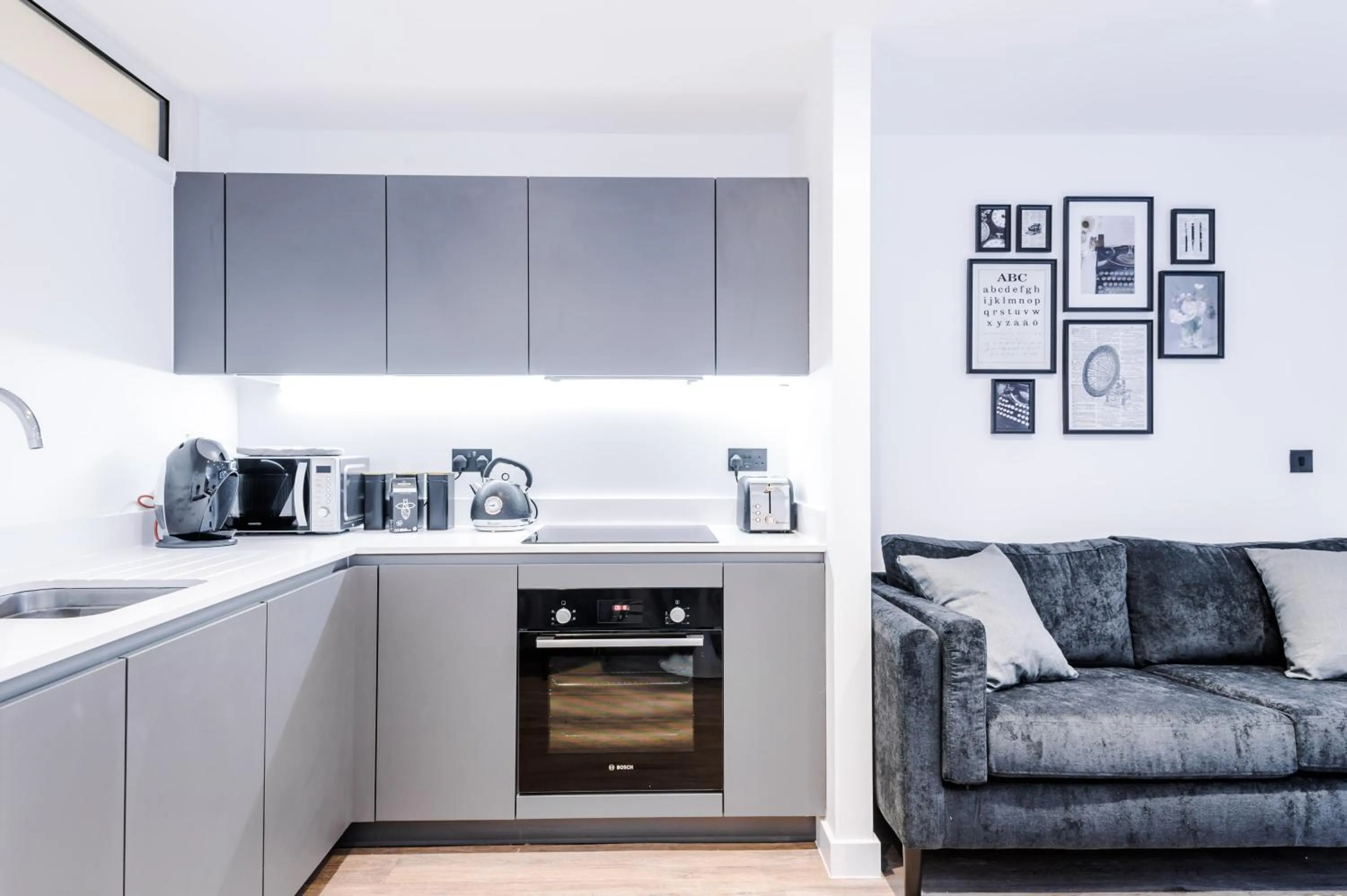 Coffee/tea facilities in Hilltop Serviced Apartments - Piccadilly