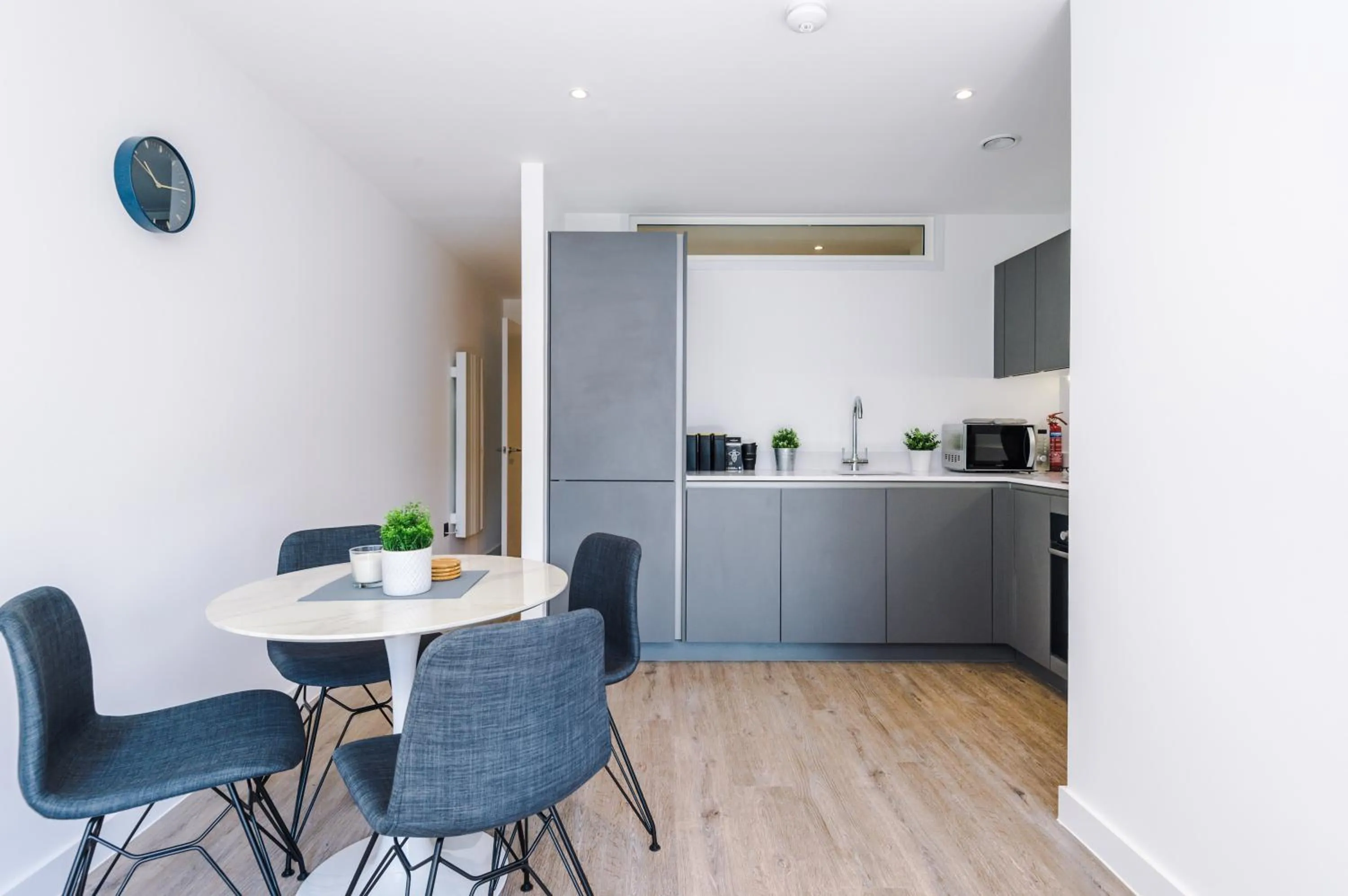Kitchen or kitchenette in Hilltop Serviced Apartments - Piccadilly