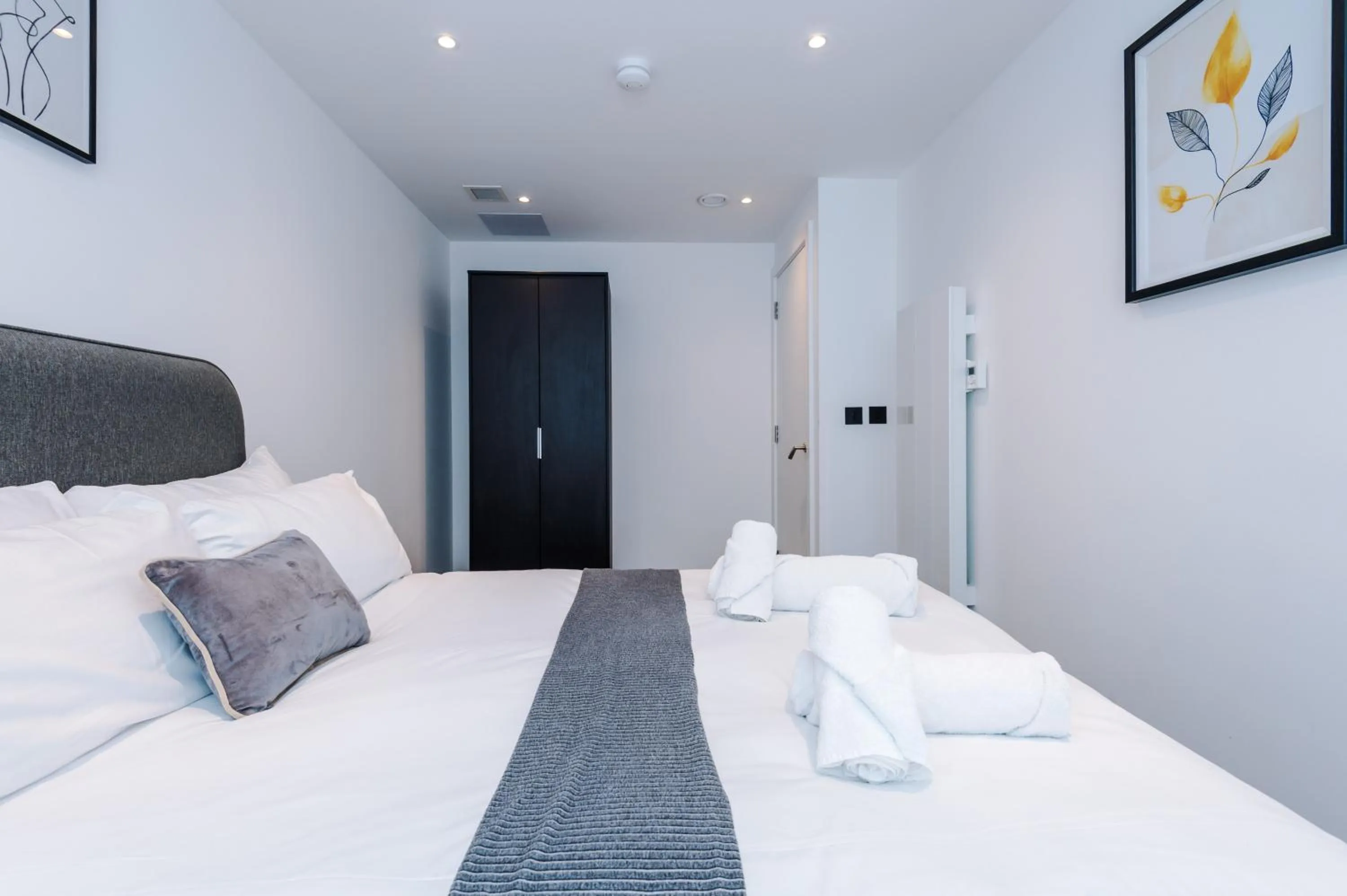Bed in Hilltop Serviced Apartments - Piccadilly