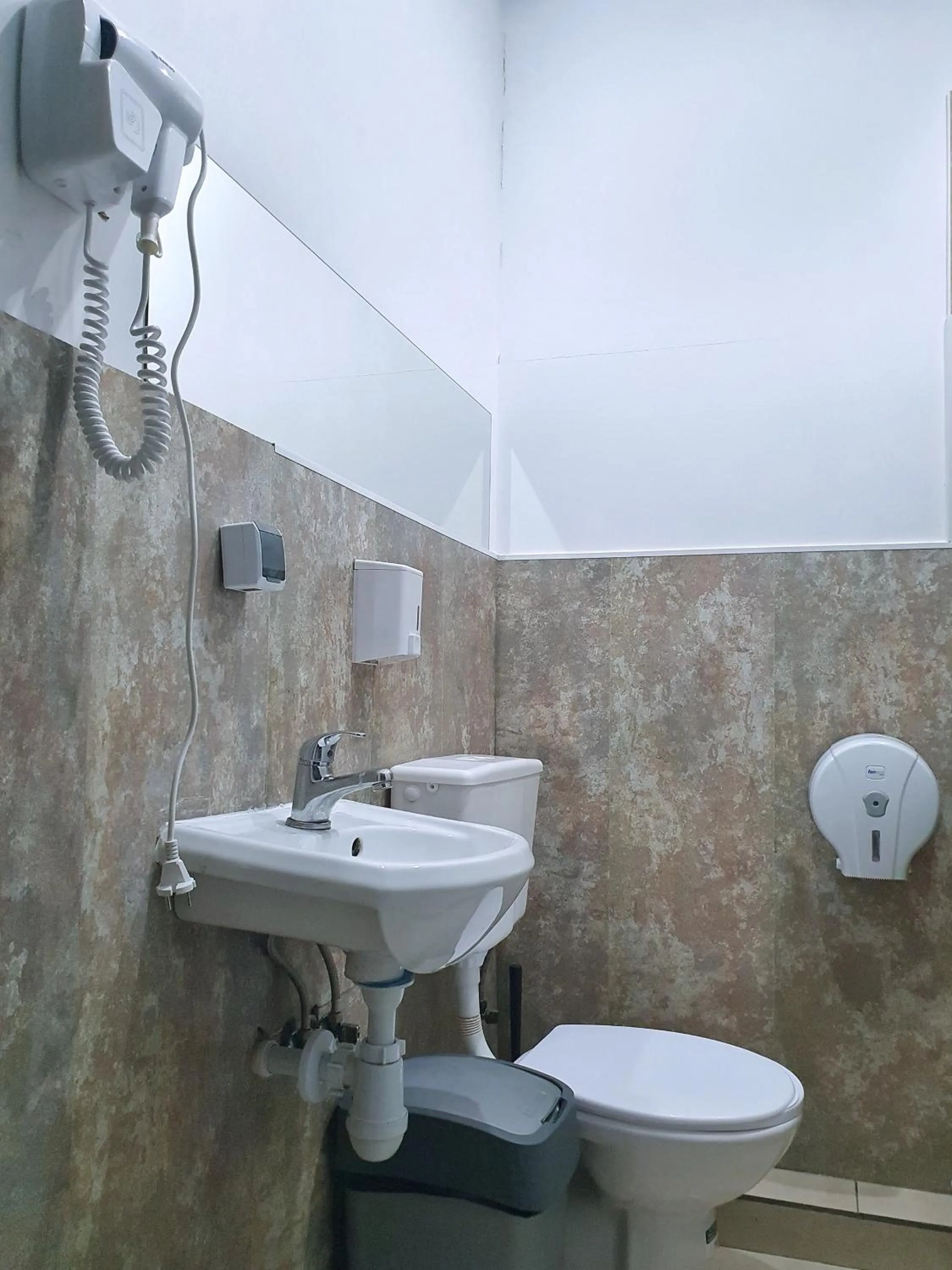 Shower in VIKI Kazimierz