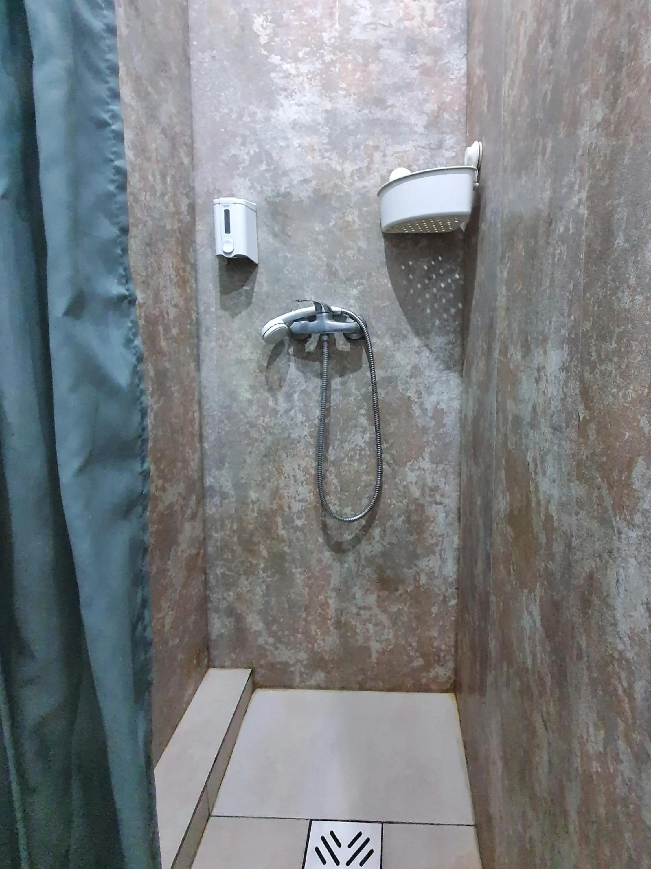 Shower in VIKI Kazimierz
