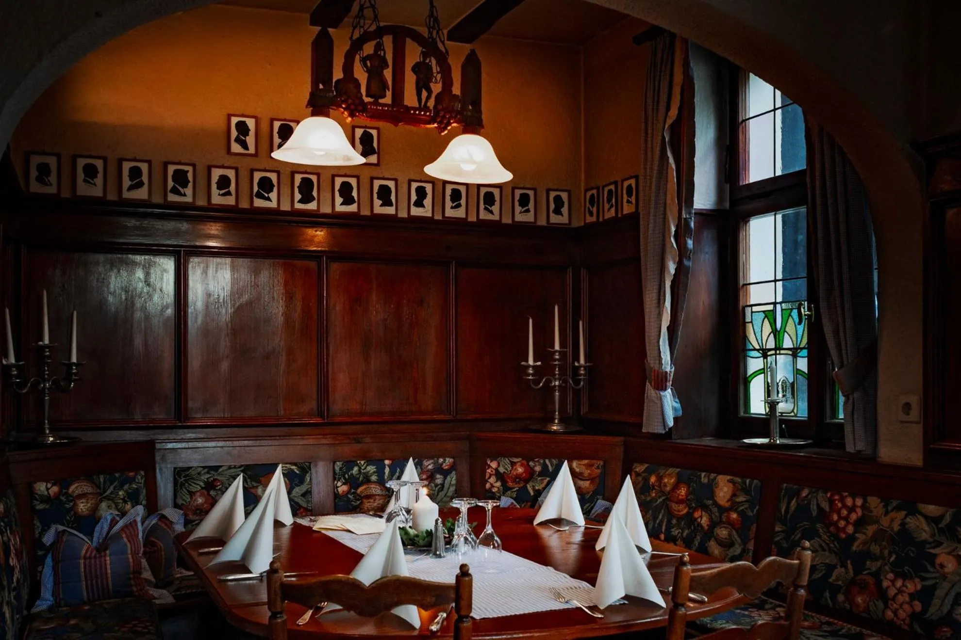 Restaurant/places to eat in Hotel Obertor
