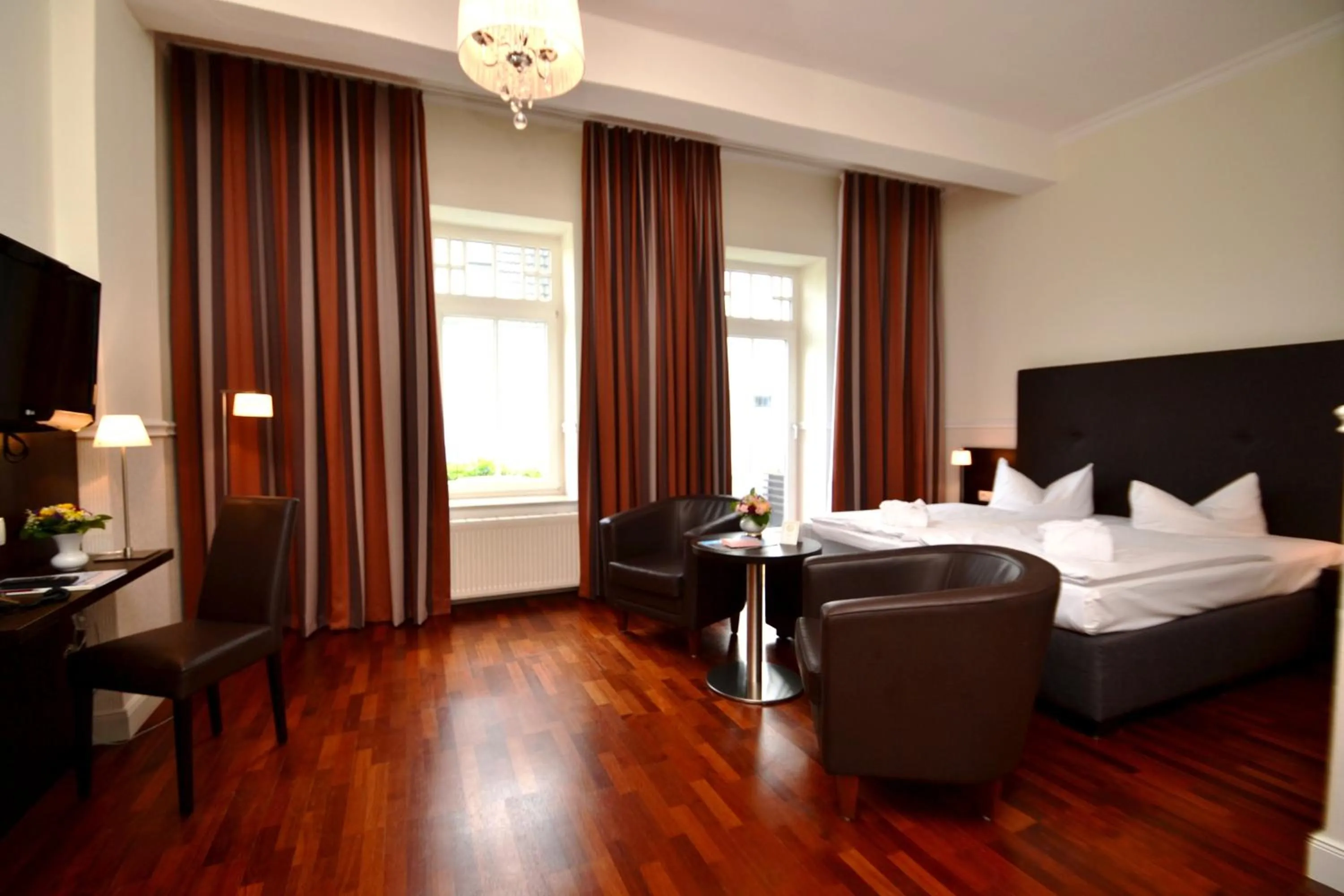 Photo of the whole room, Bed in Strandhotel Binz