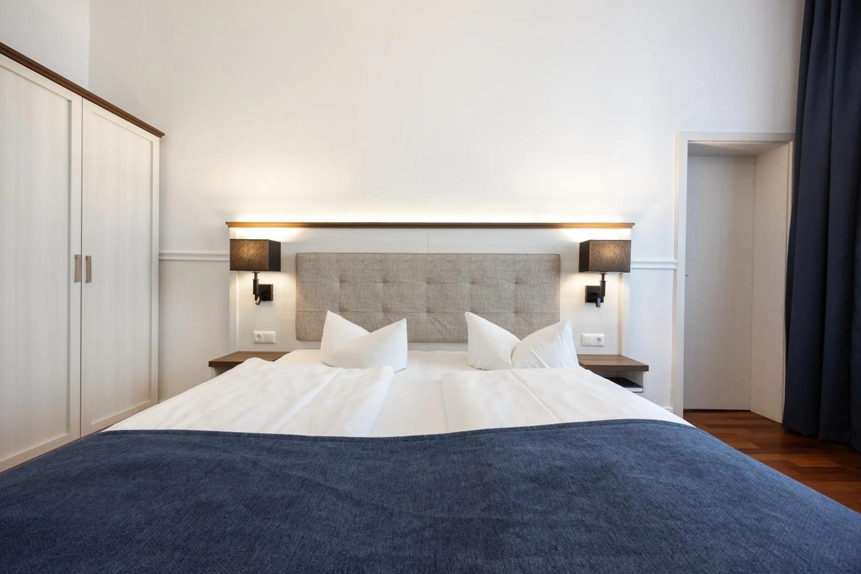 Photo of the whole room, Bed in Strandhotel Binz