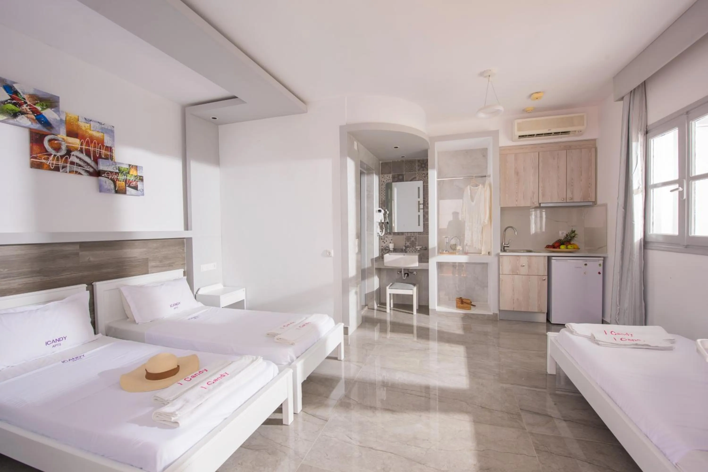 Photo of the whole room in I Candy Malia by Estia