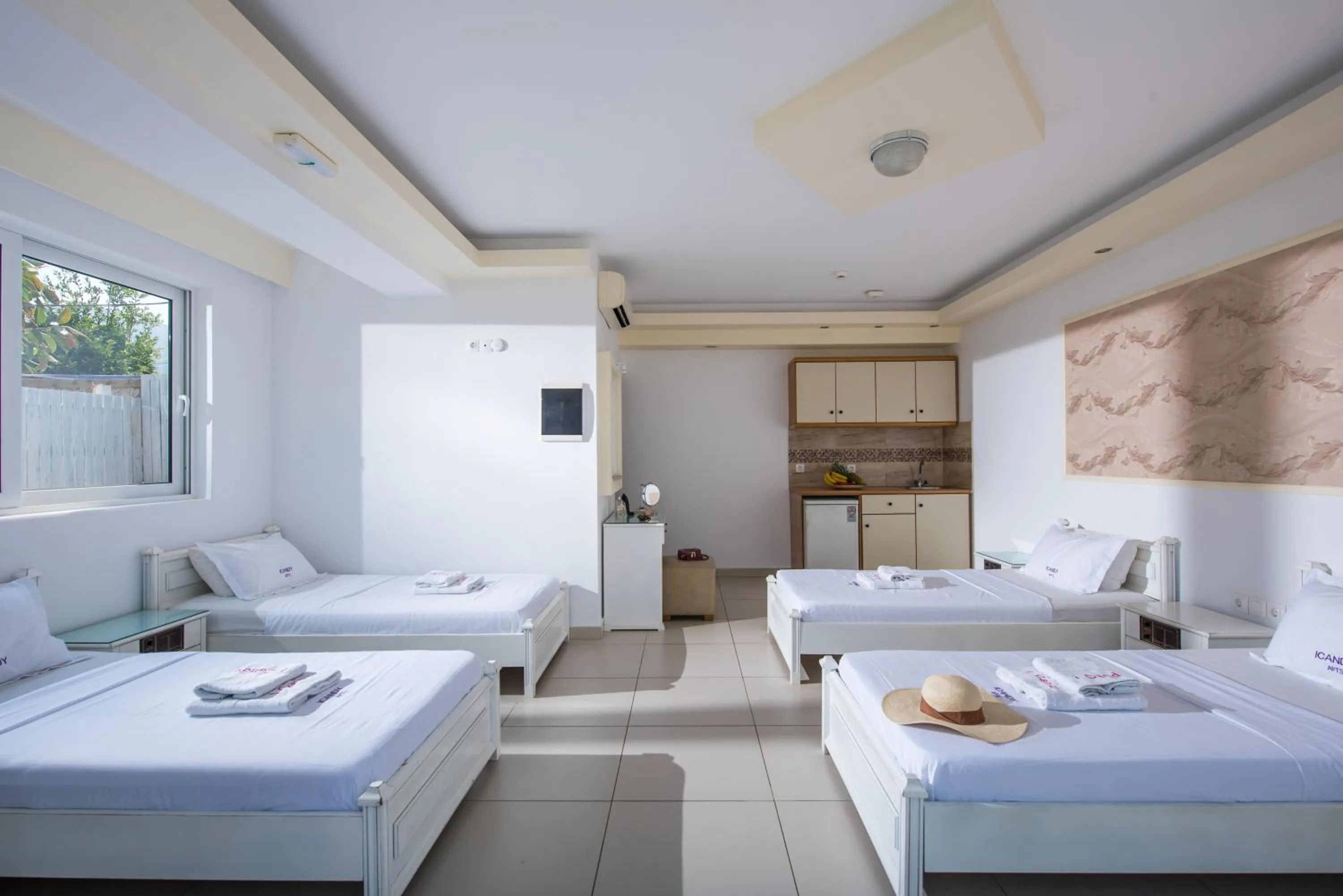 Photo of the whole room in I Candy Malia by Estia