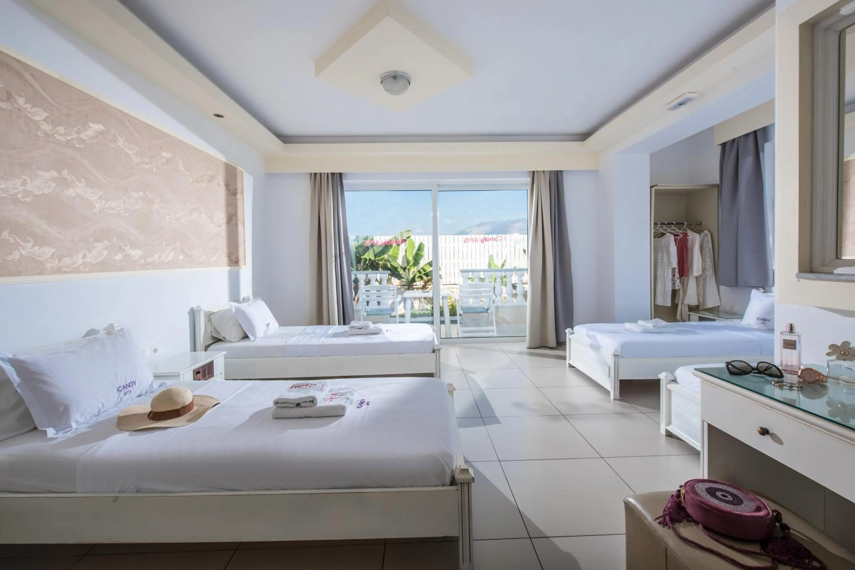 Photo of the whole room in I Candy Malia by Estia